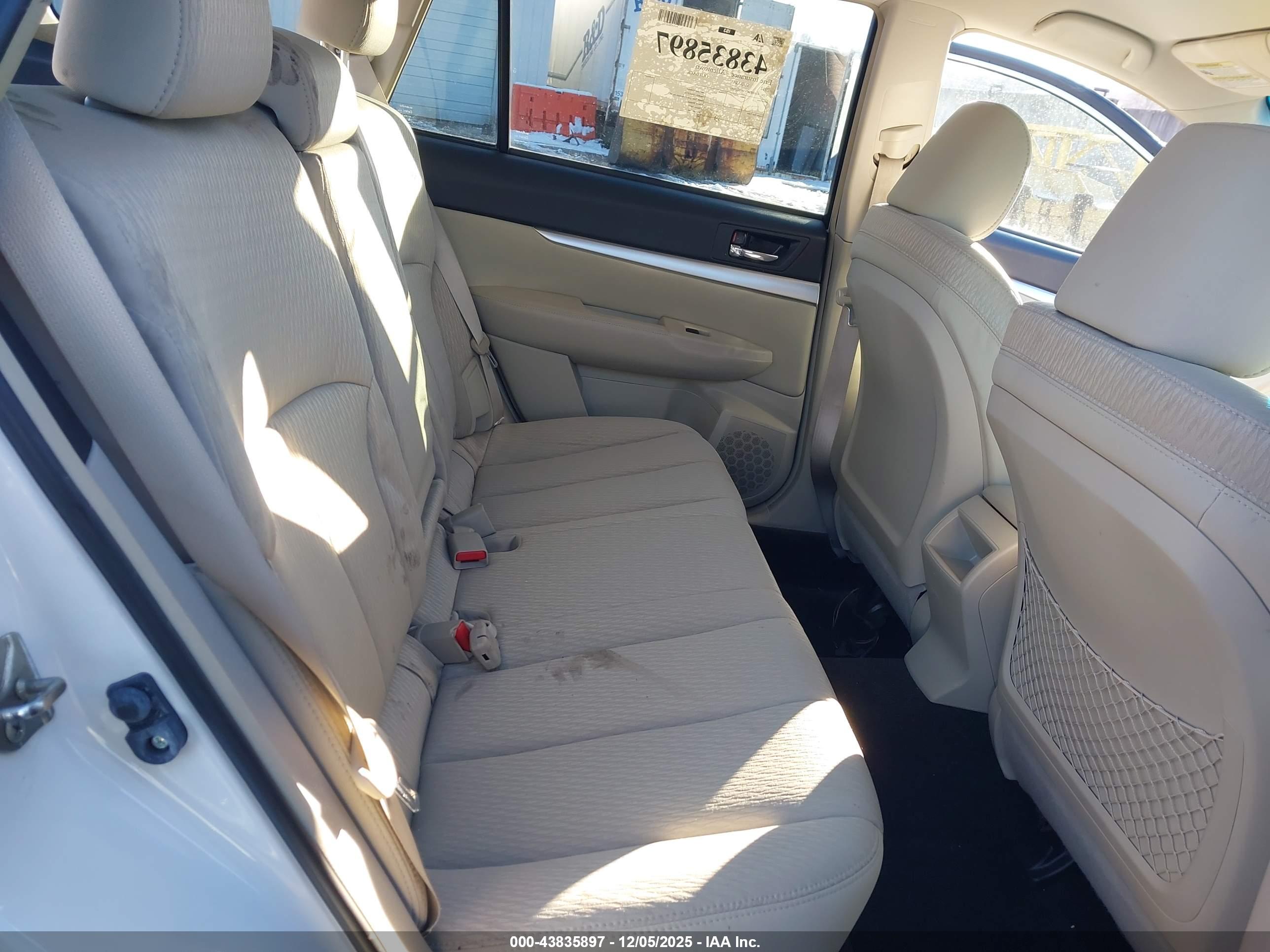 SUBARU OUTBACK image 8