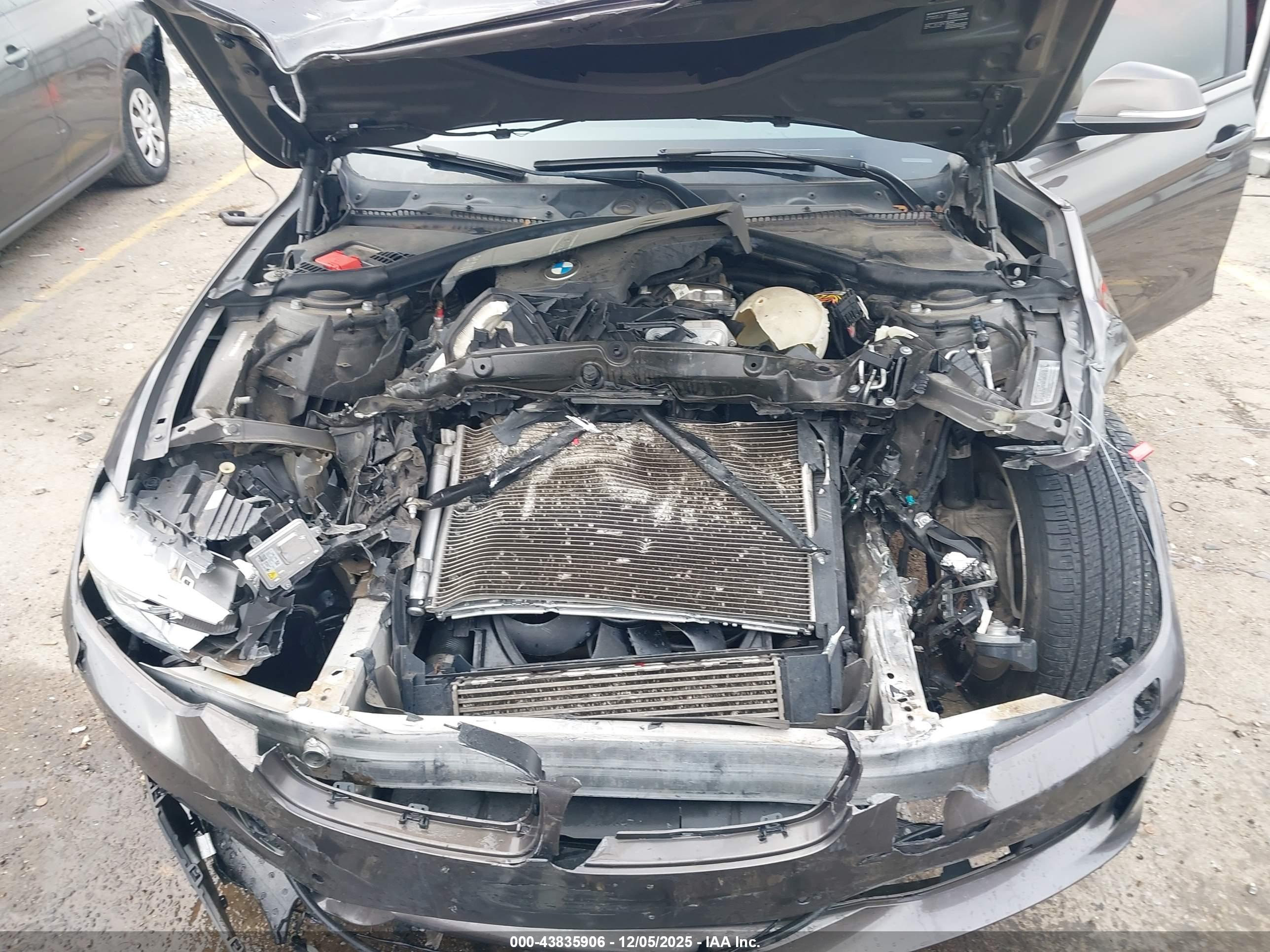 BMW 320I image 10