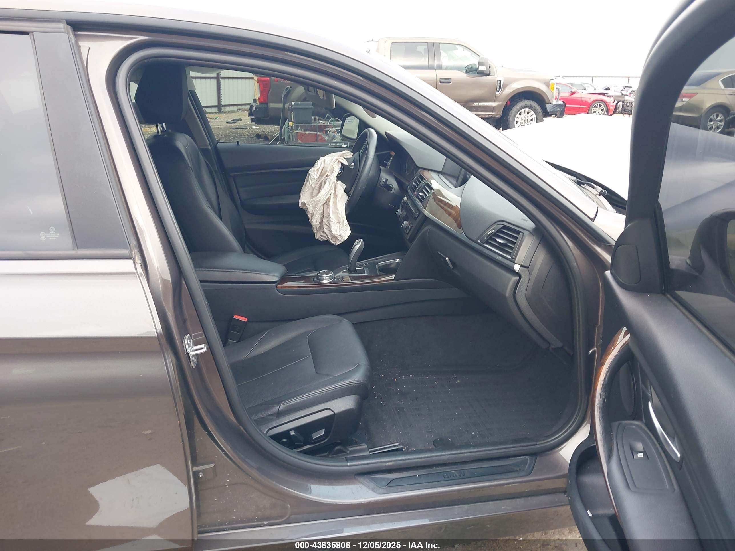 BMW 320I image 5
