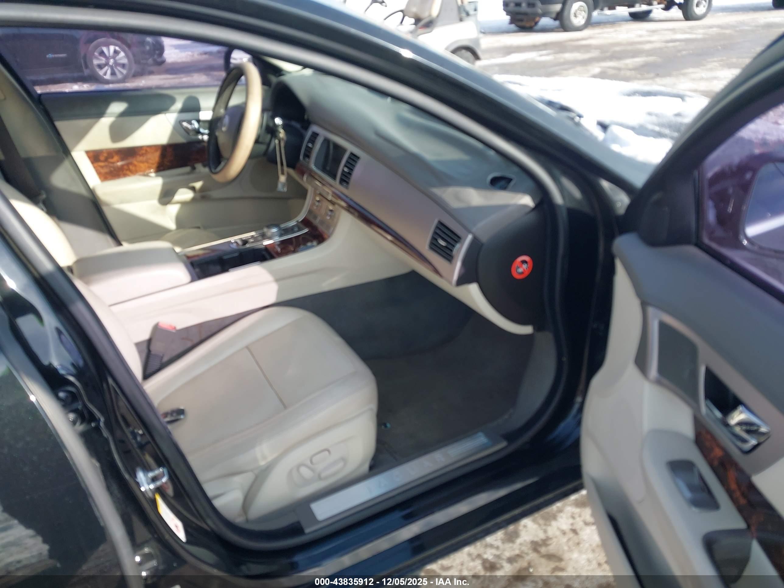 JAGUAR XF image 5
