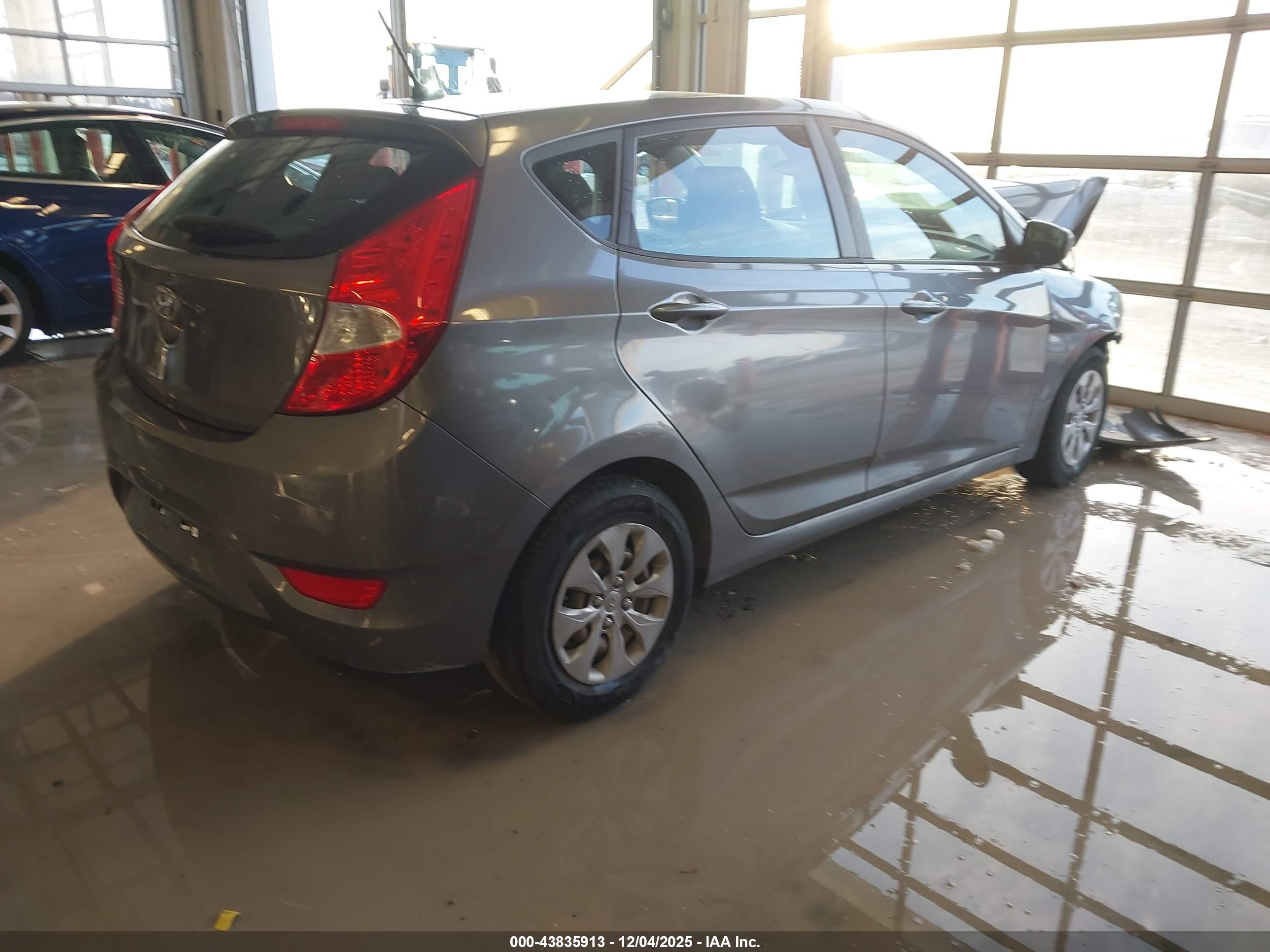 HYUNDAI ACCENT image 4