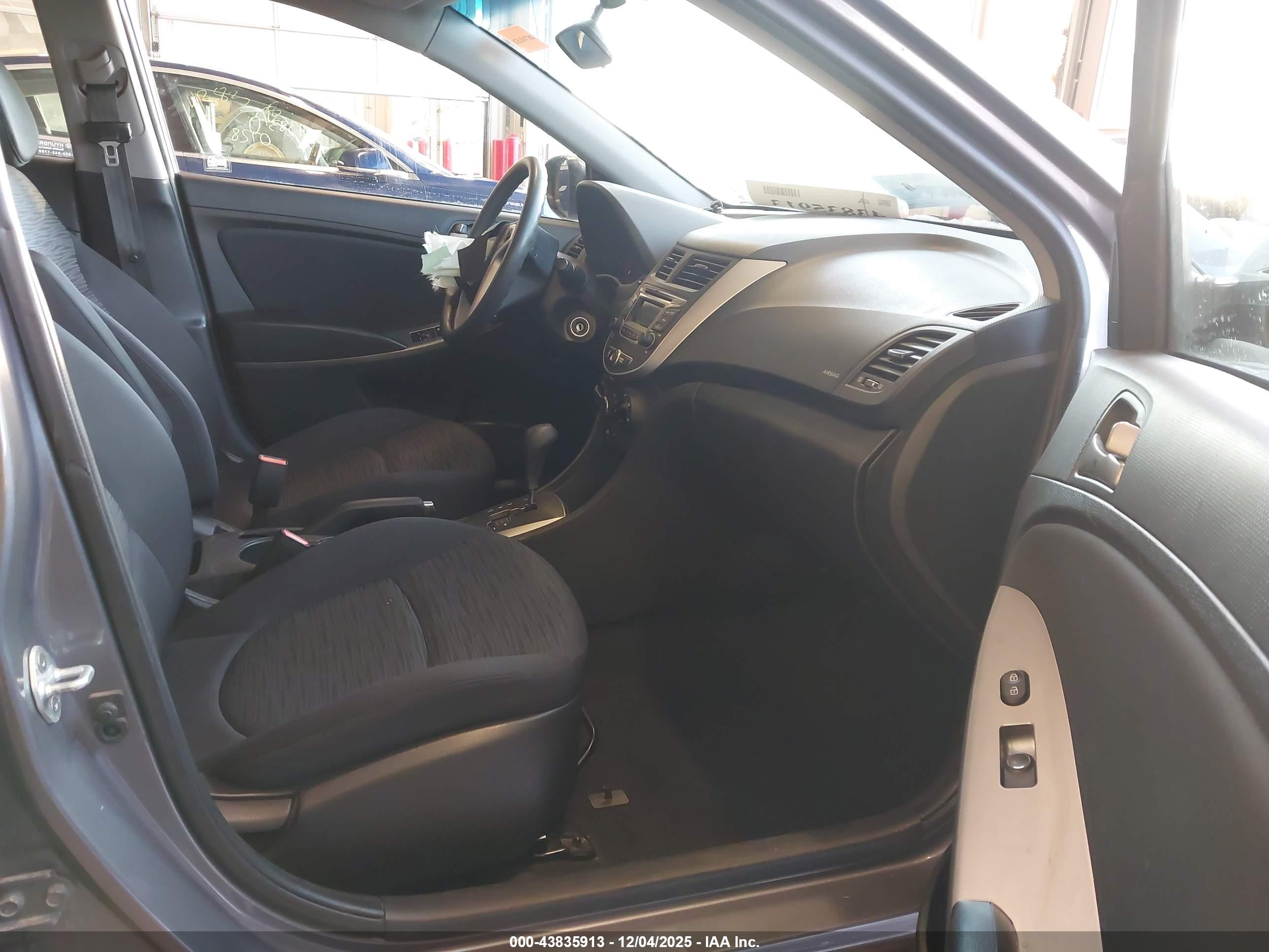 HYUNDAI ACCENT image 5