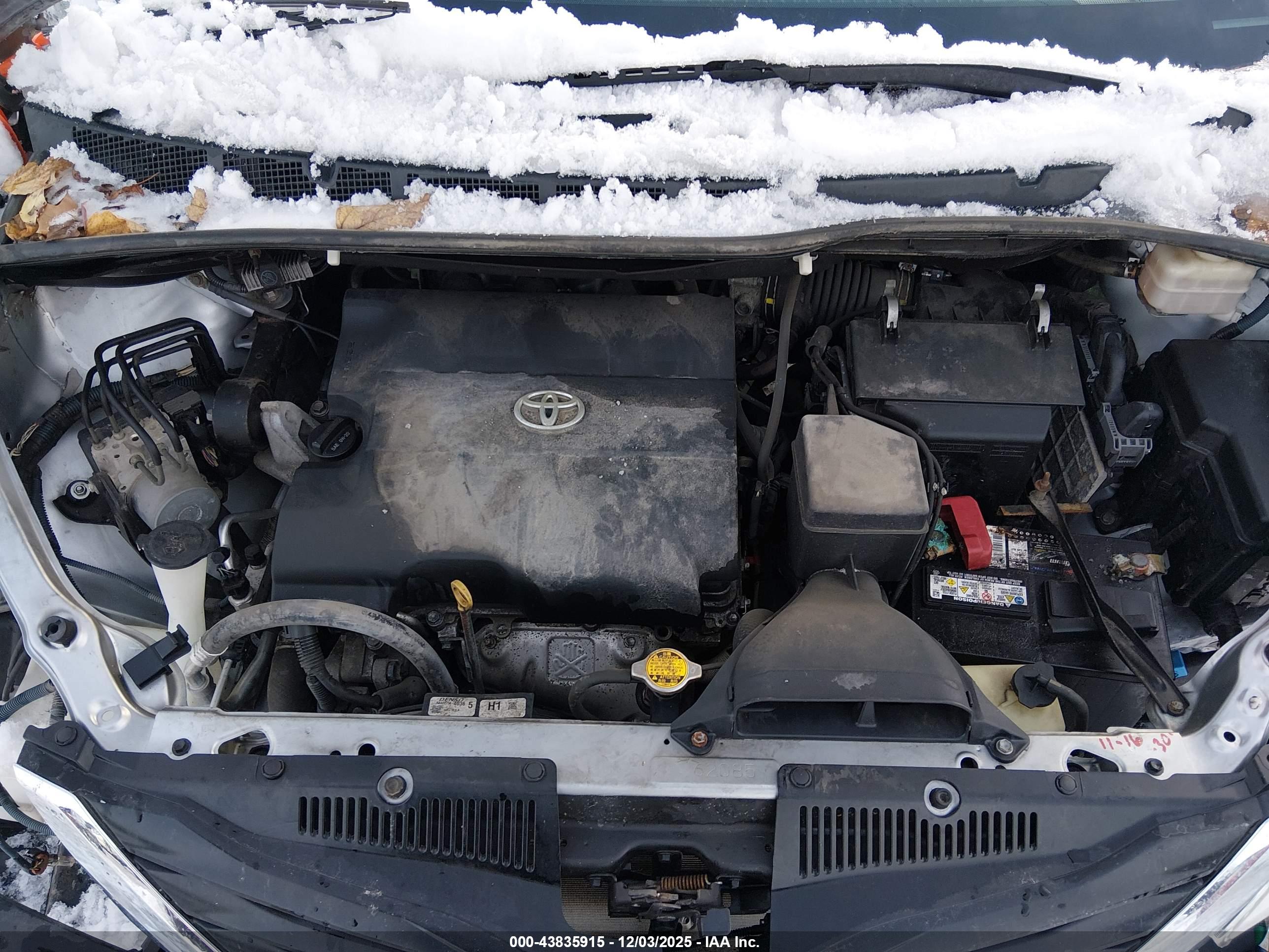 TOYOTA SIENNA image 10