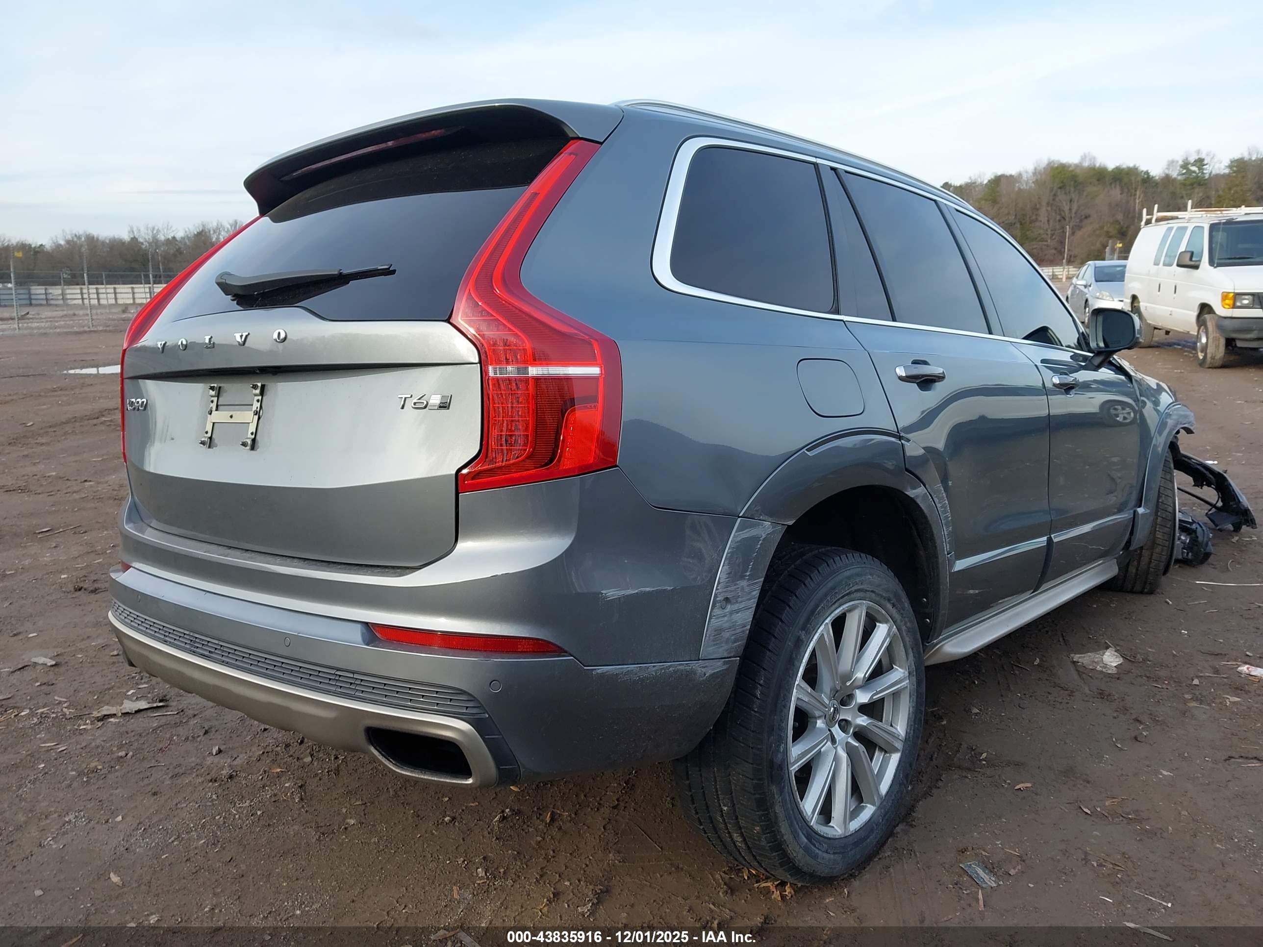 VOLVO XC90 image 4