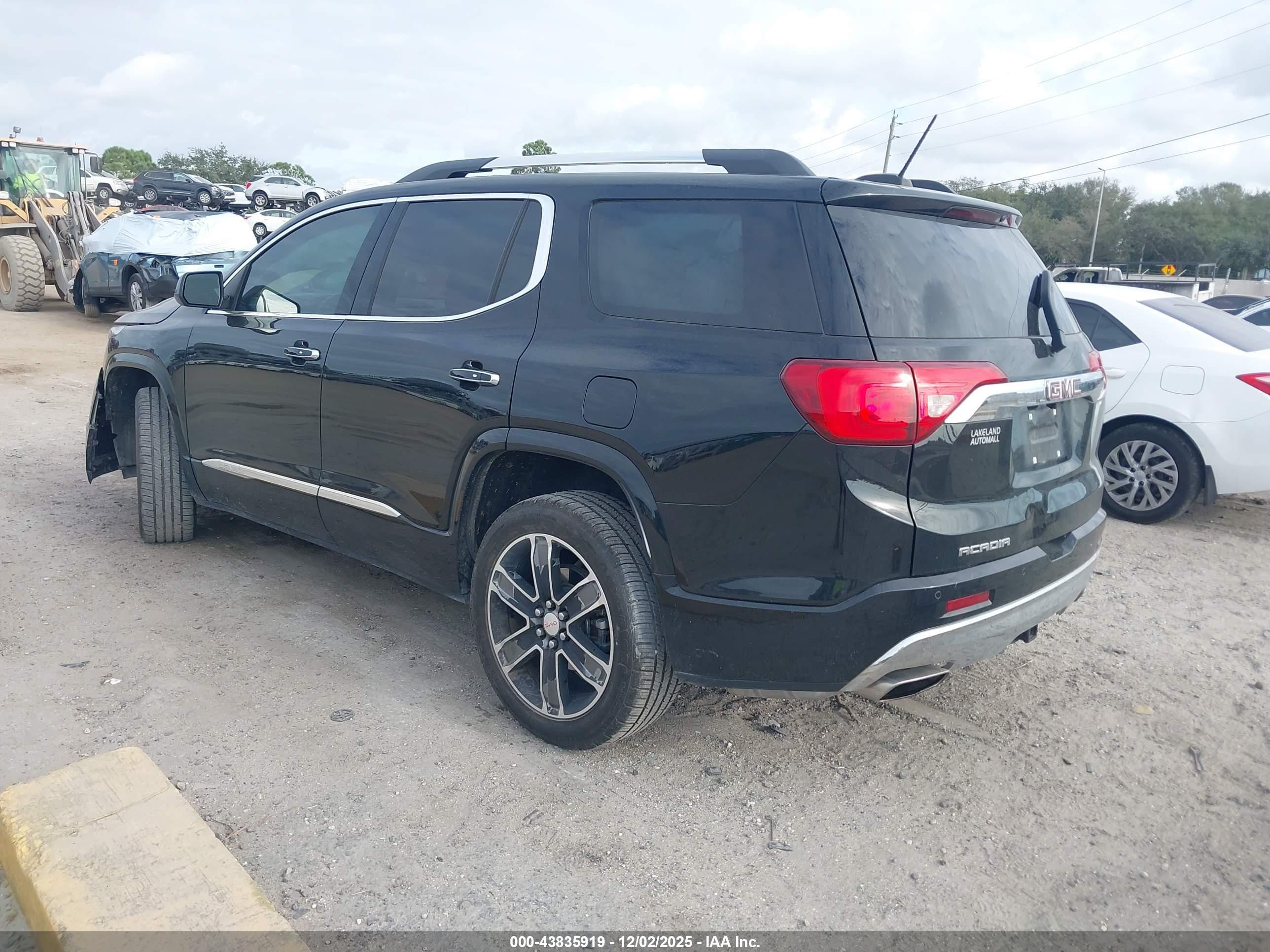 GMC ACADIA image 3