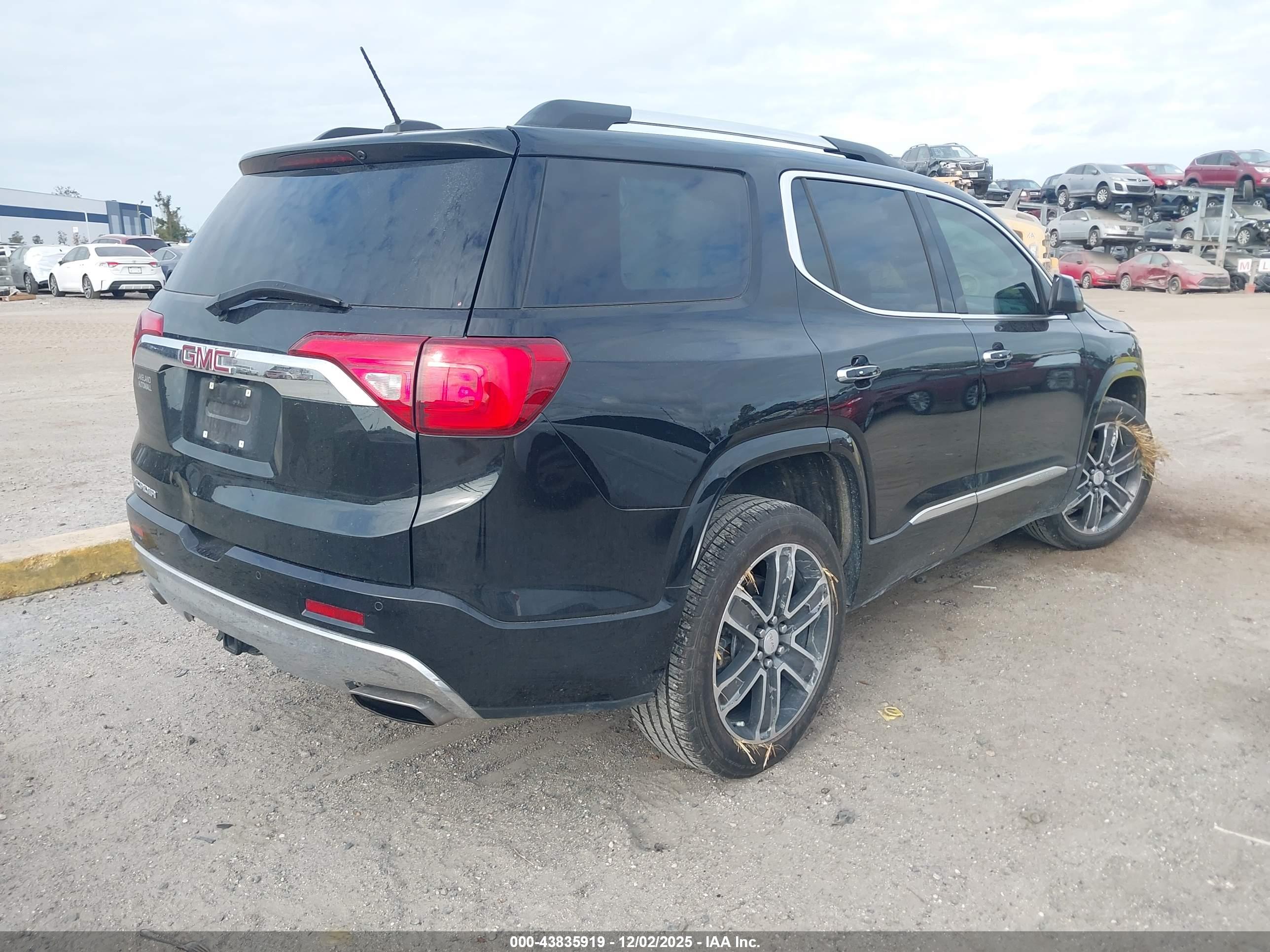 GMC ACADIA image 4