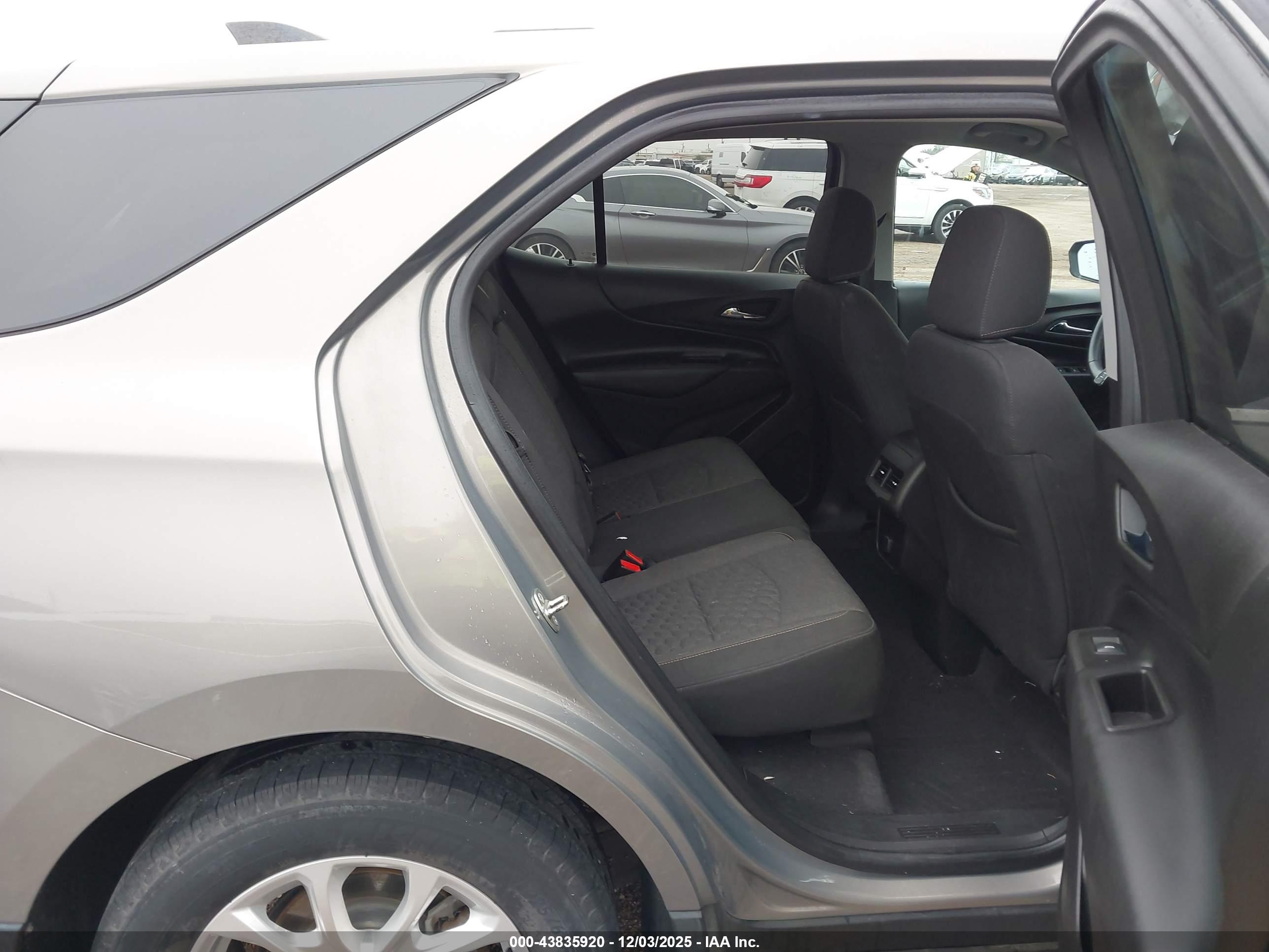 CHEVROLET EQUINOX image 8