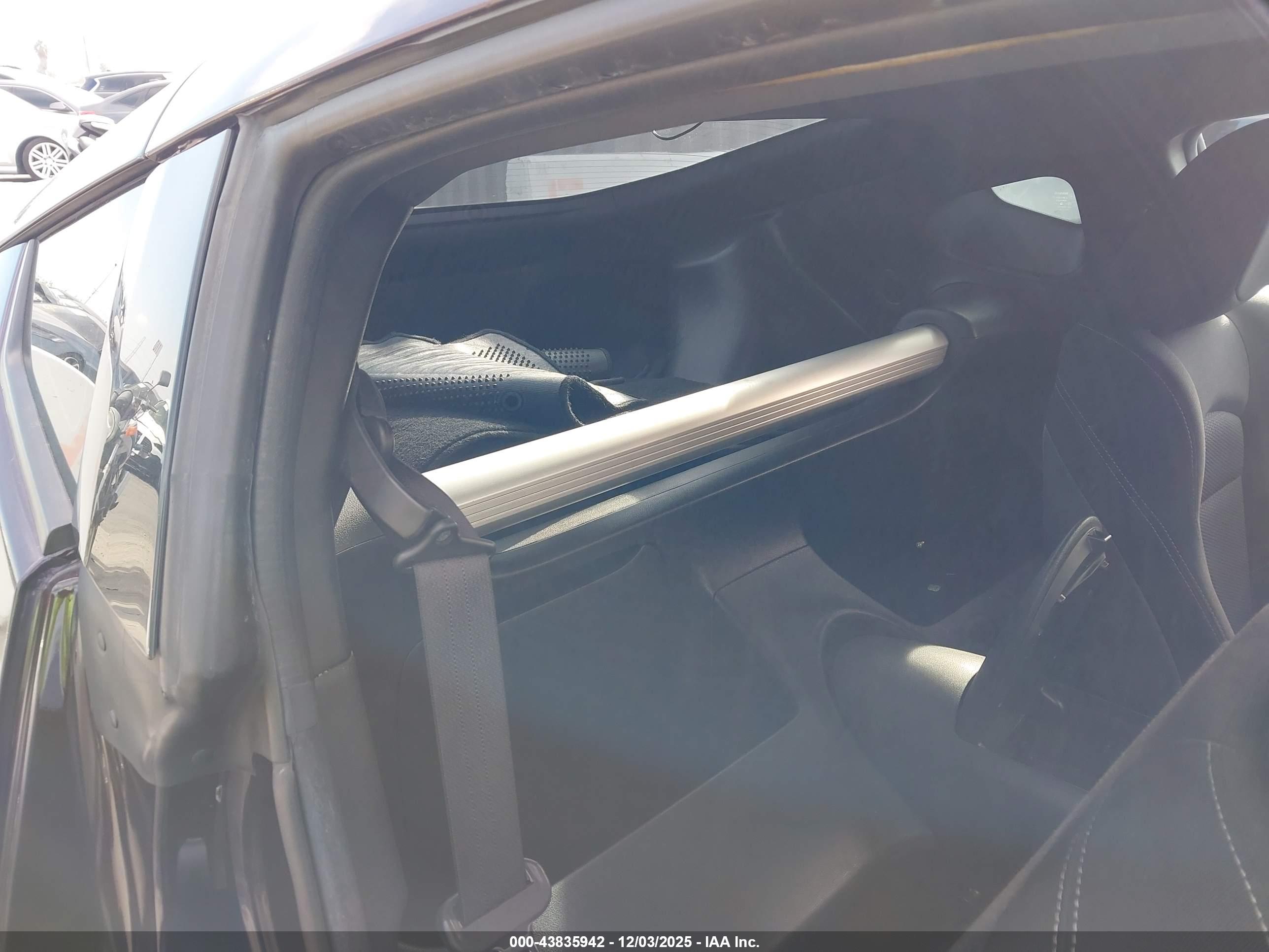 NISSAN 370Z image 8