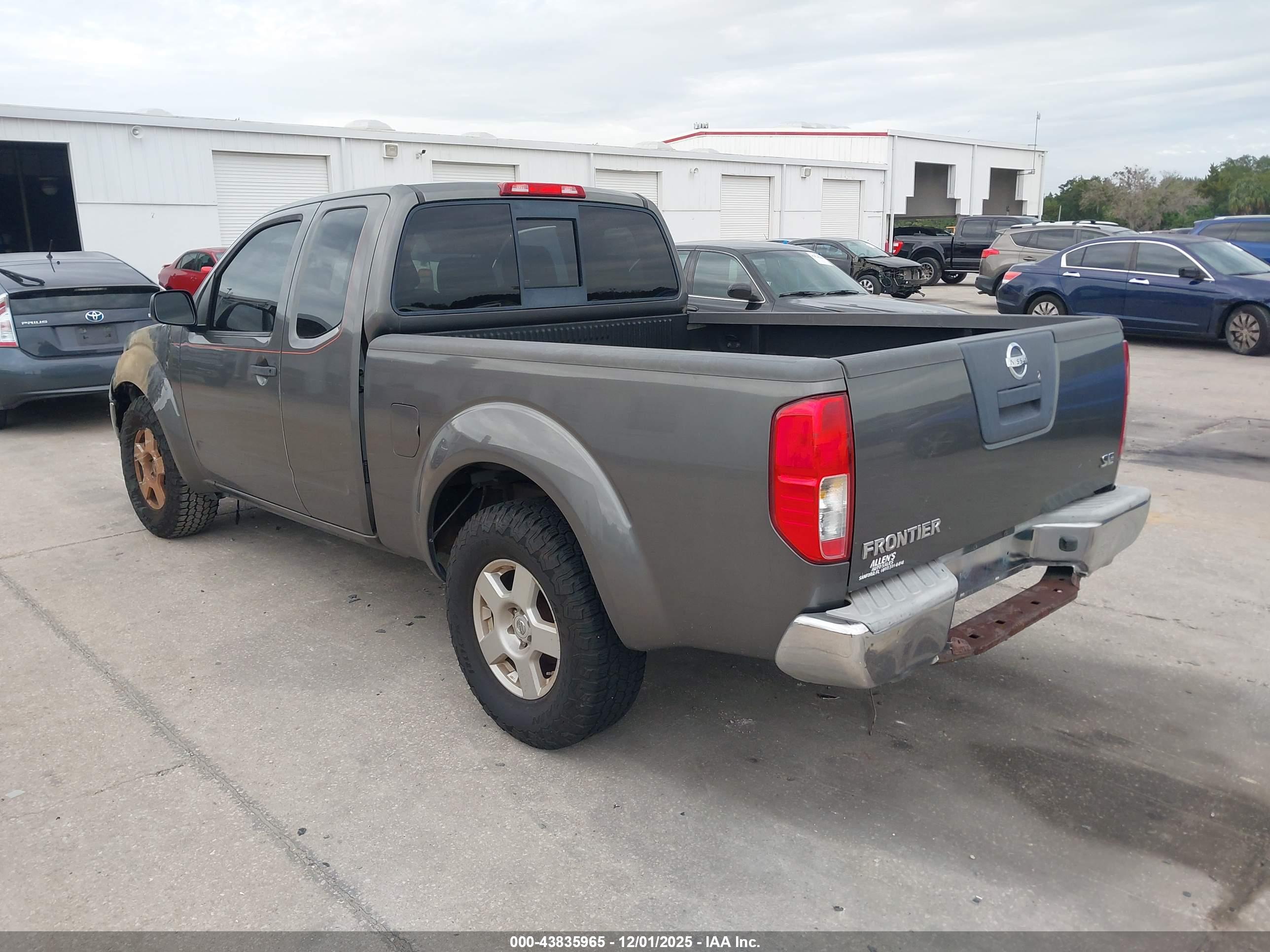 NISSAN FRONTIER image 3