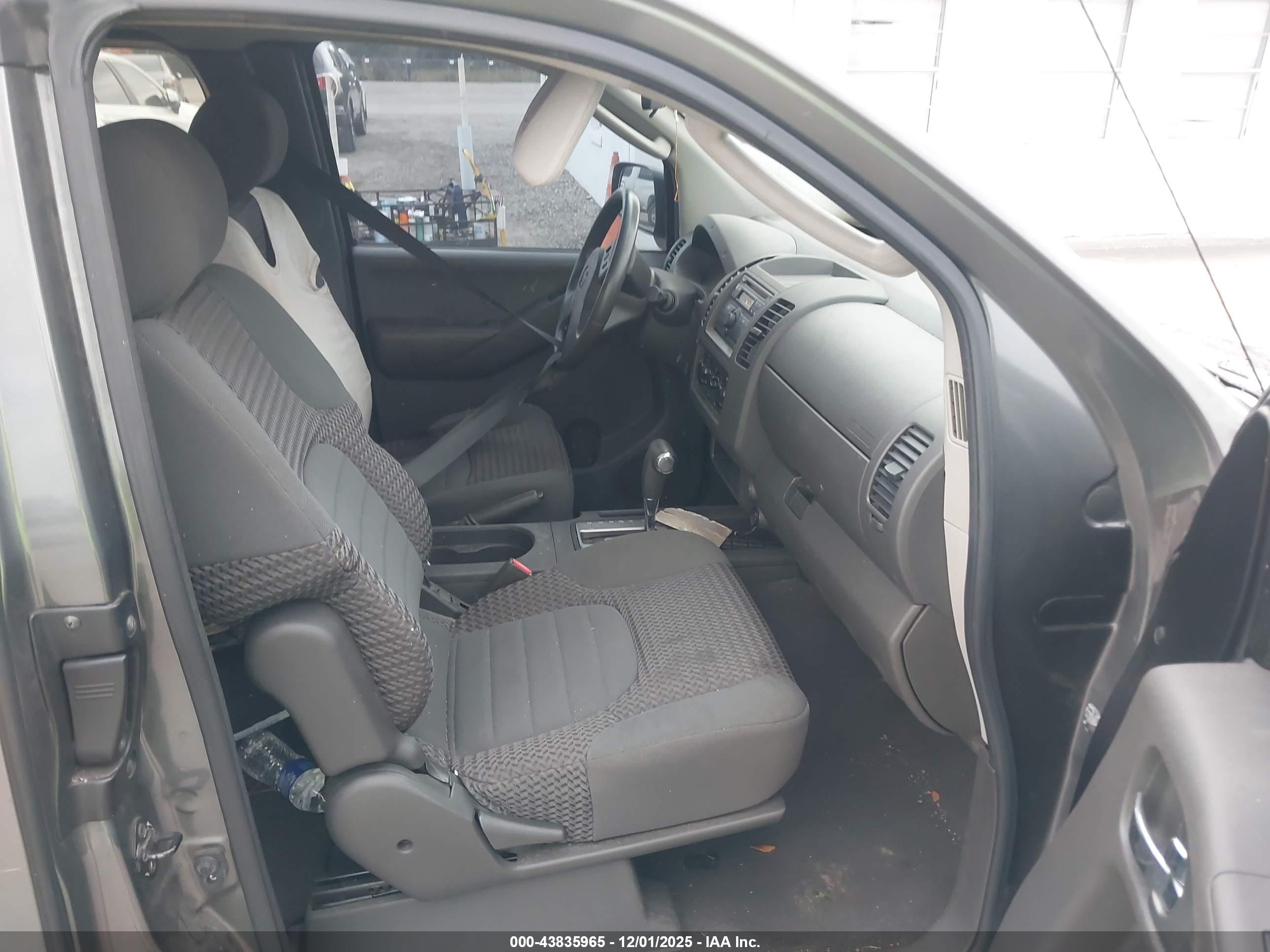 NISSAN FRONTIER image 5
