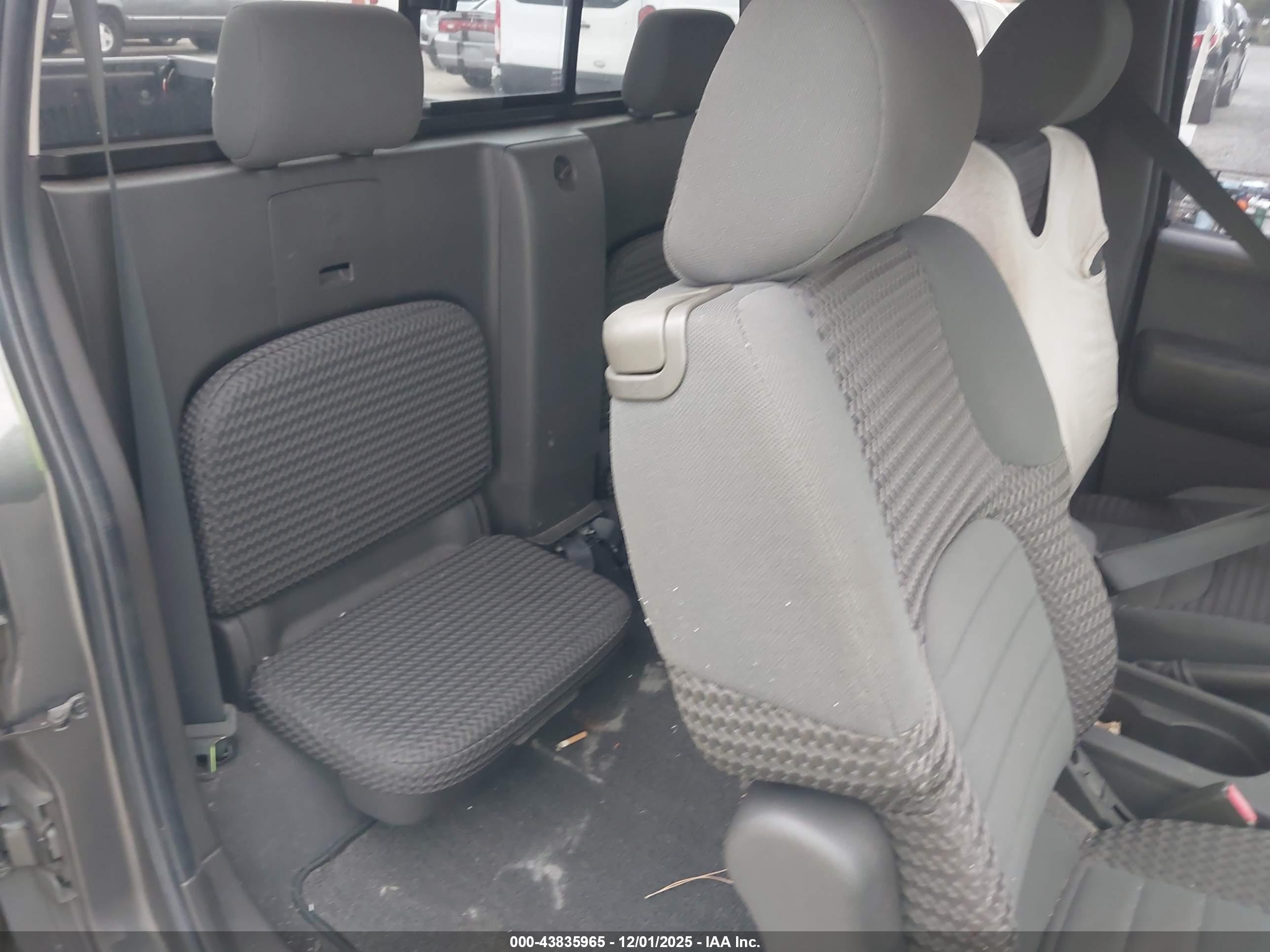 NISSAN FRONTIER image 8