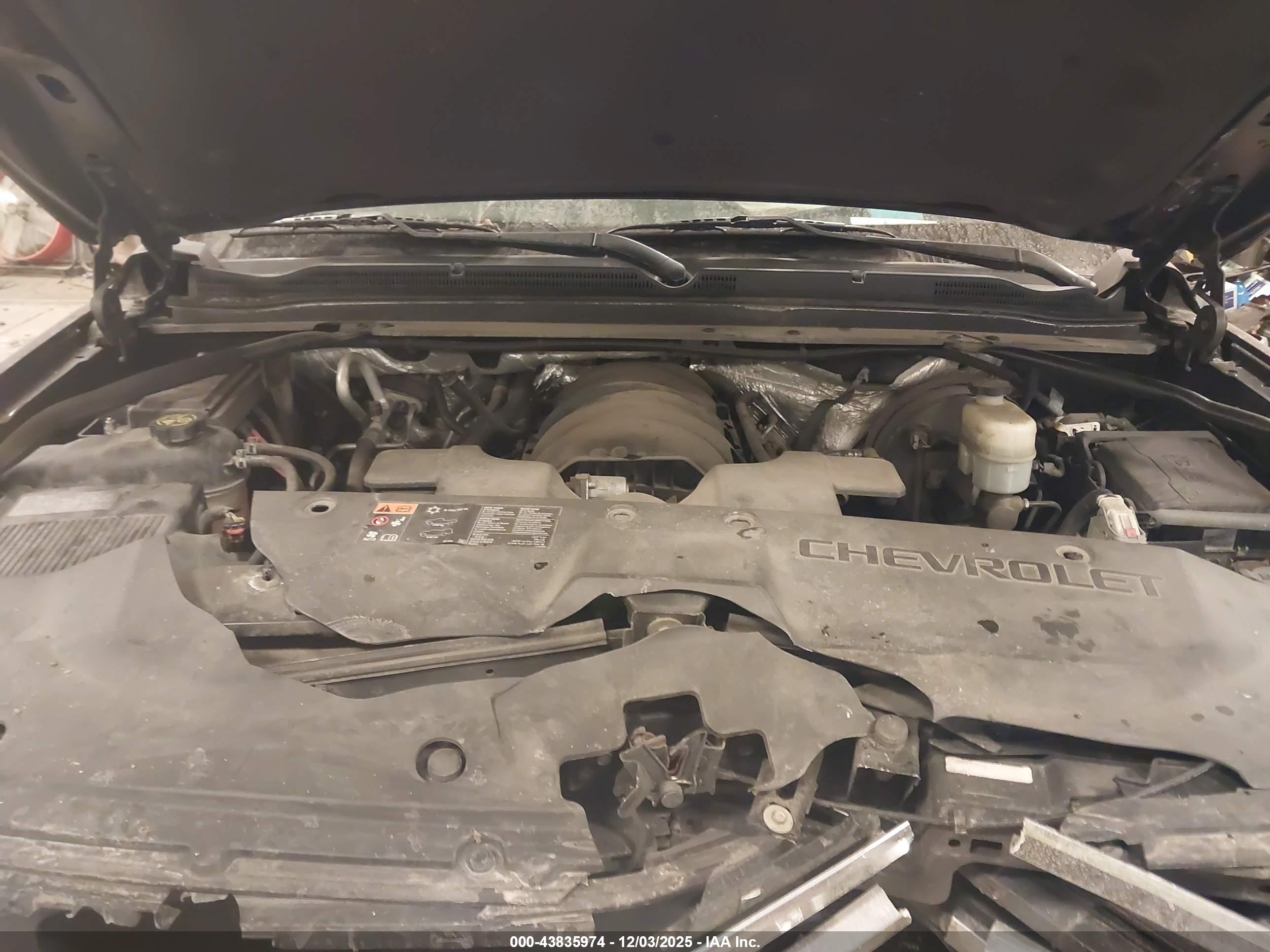 CHEVROLET SUBURBAN image 10