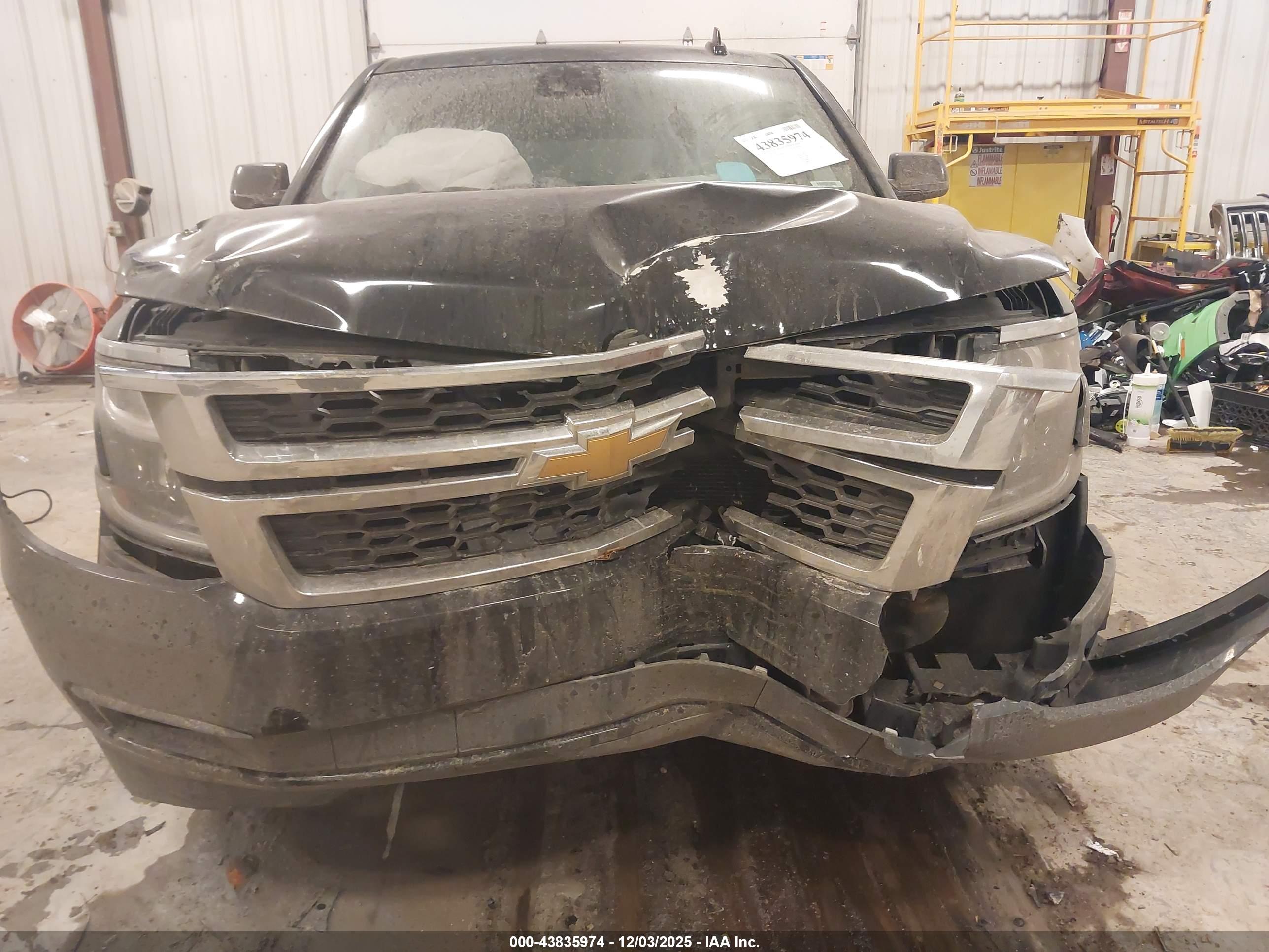 CHEVROLET SUBURBAN image 6