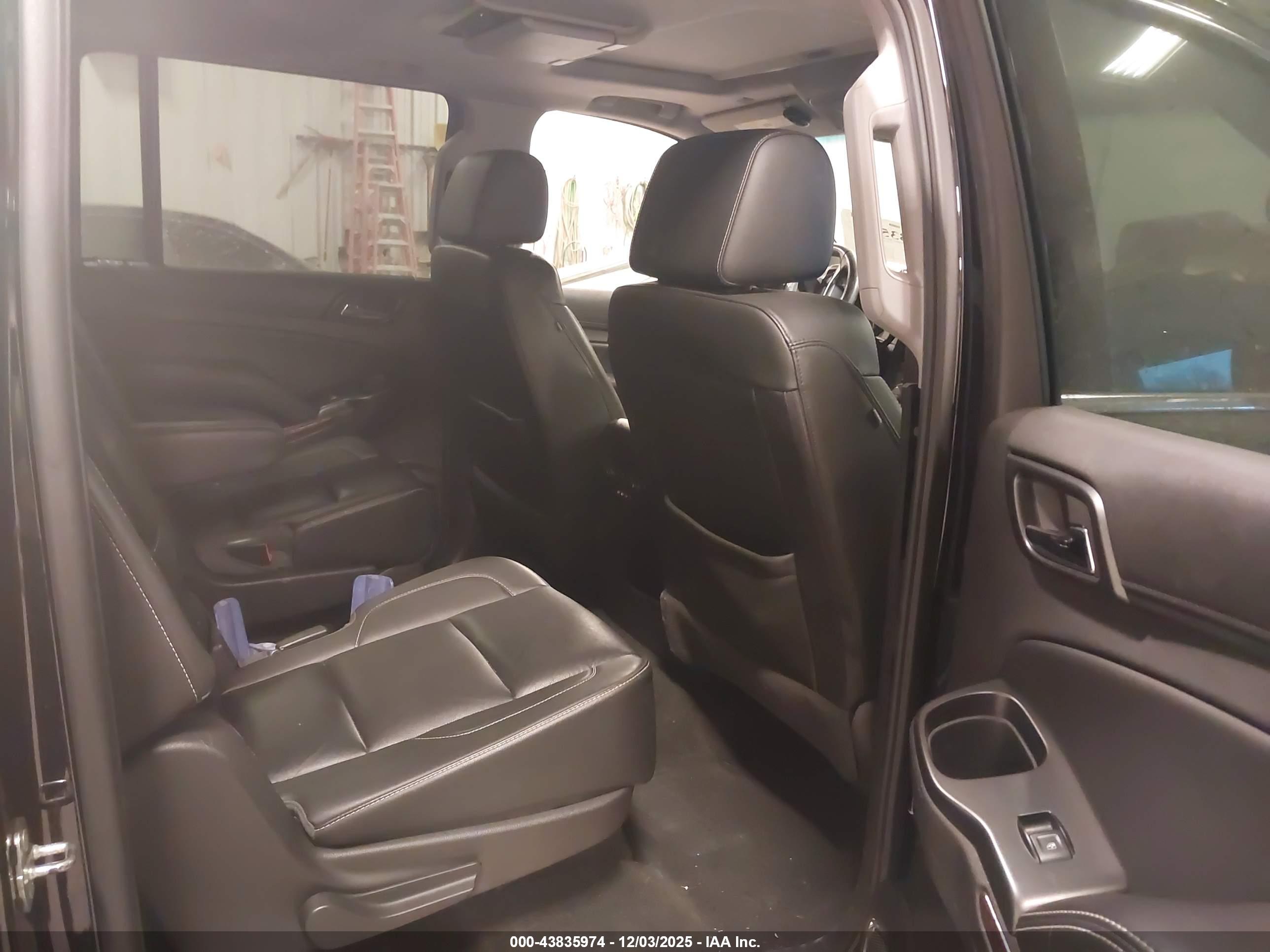 CHEVROLET SUBURBAN image 8