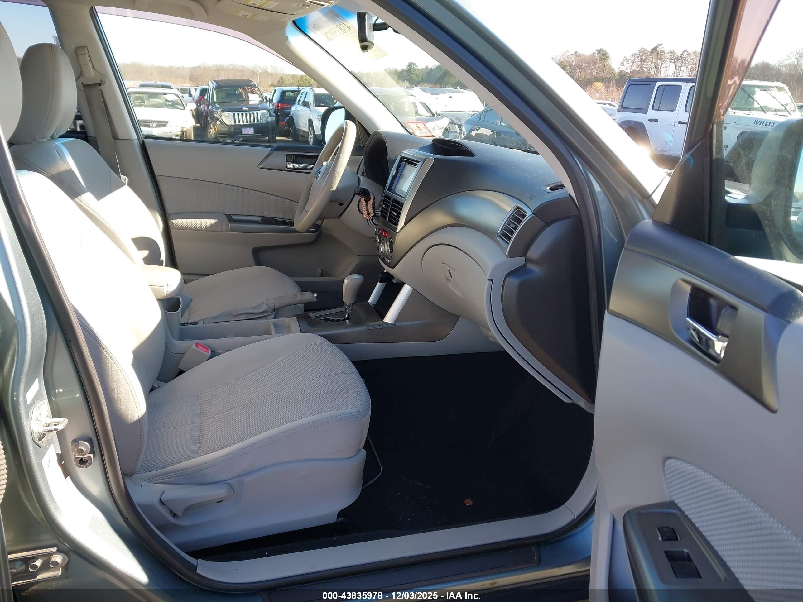 SUBARU FORESTER image 5