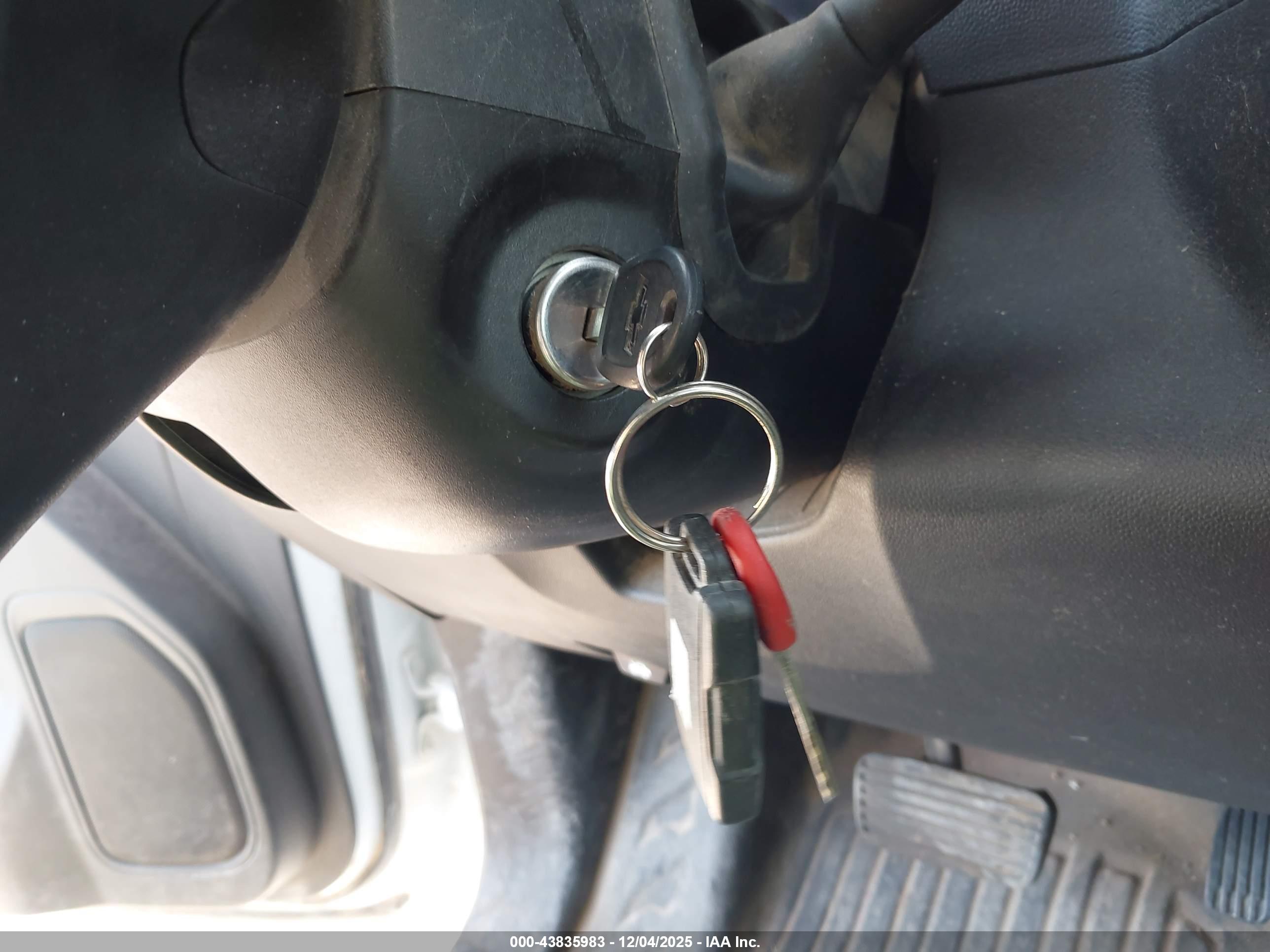 CHEVROLET SILVERADO image 11