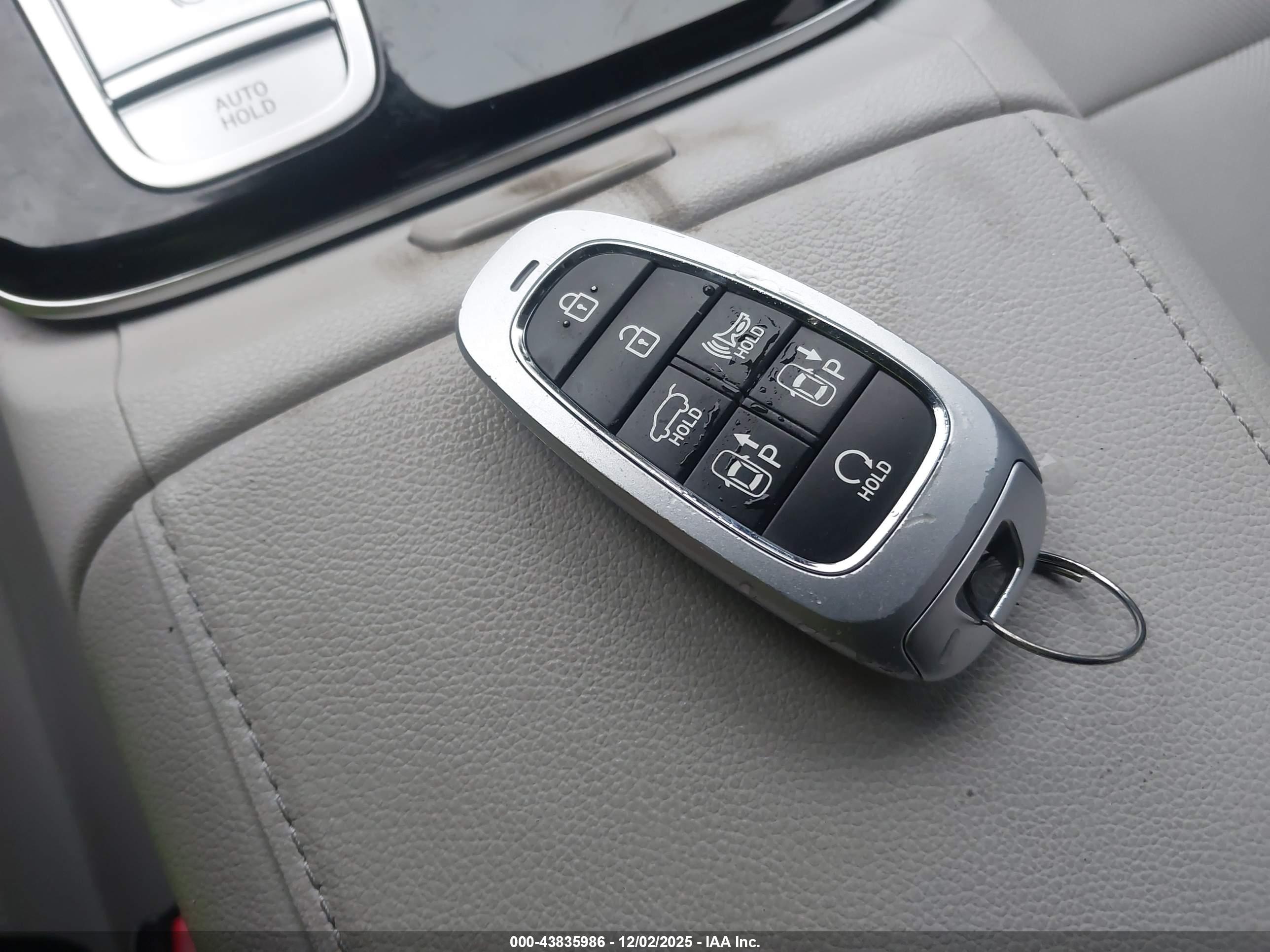 HYUNDAI TUCSON image 11