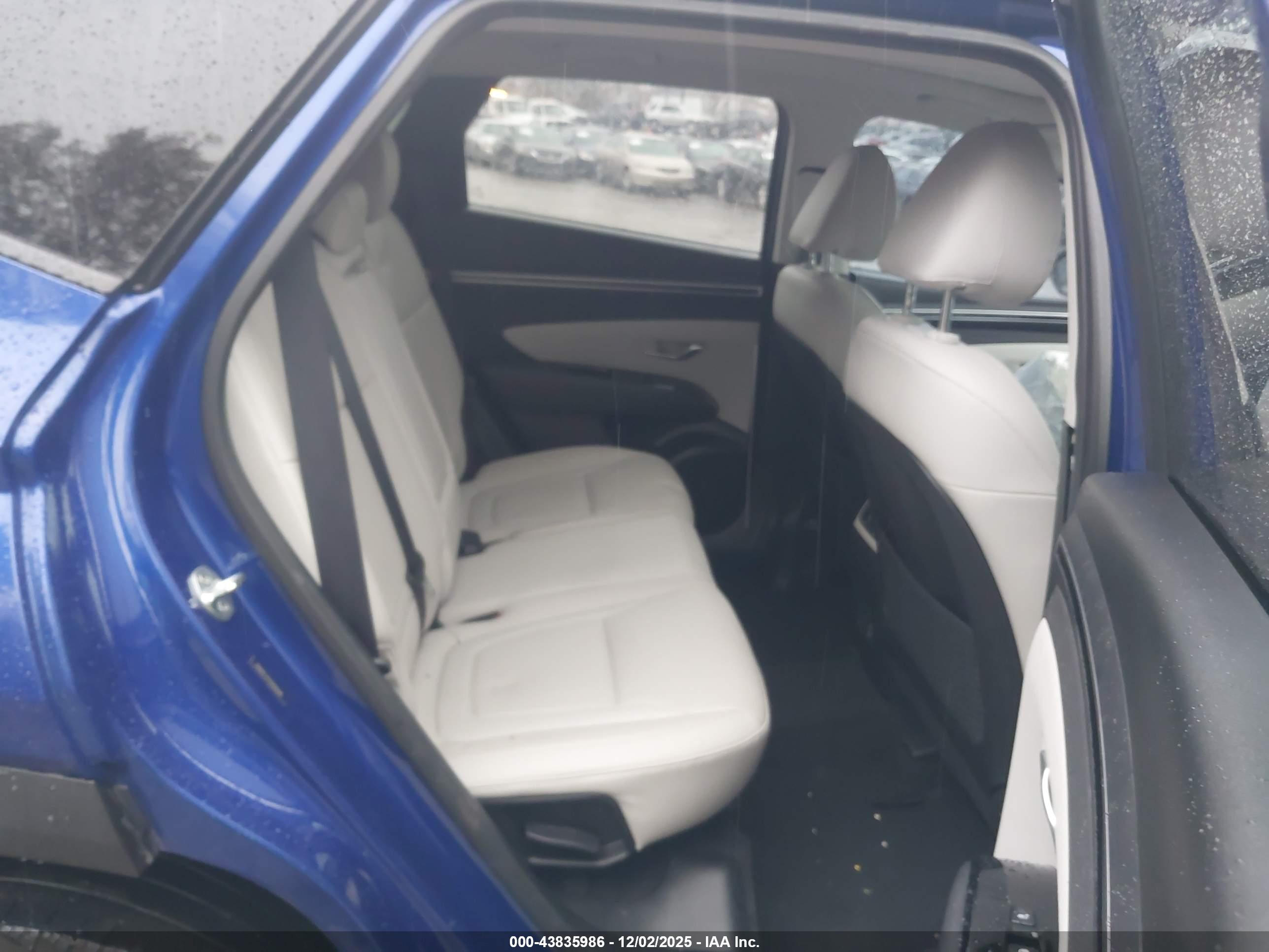 HYUNDAI TUCSON image 8