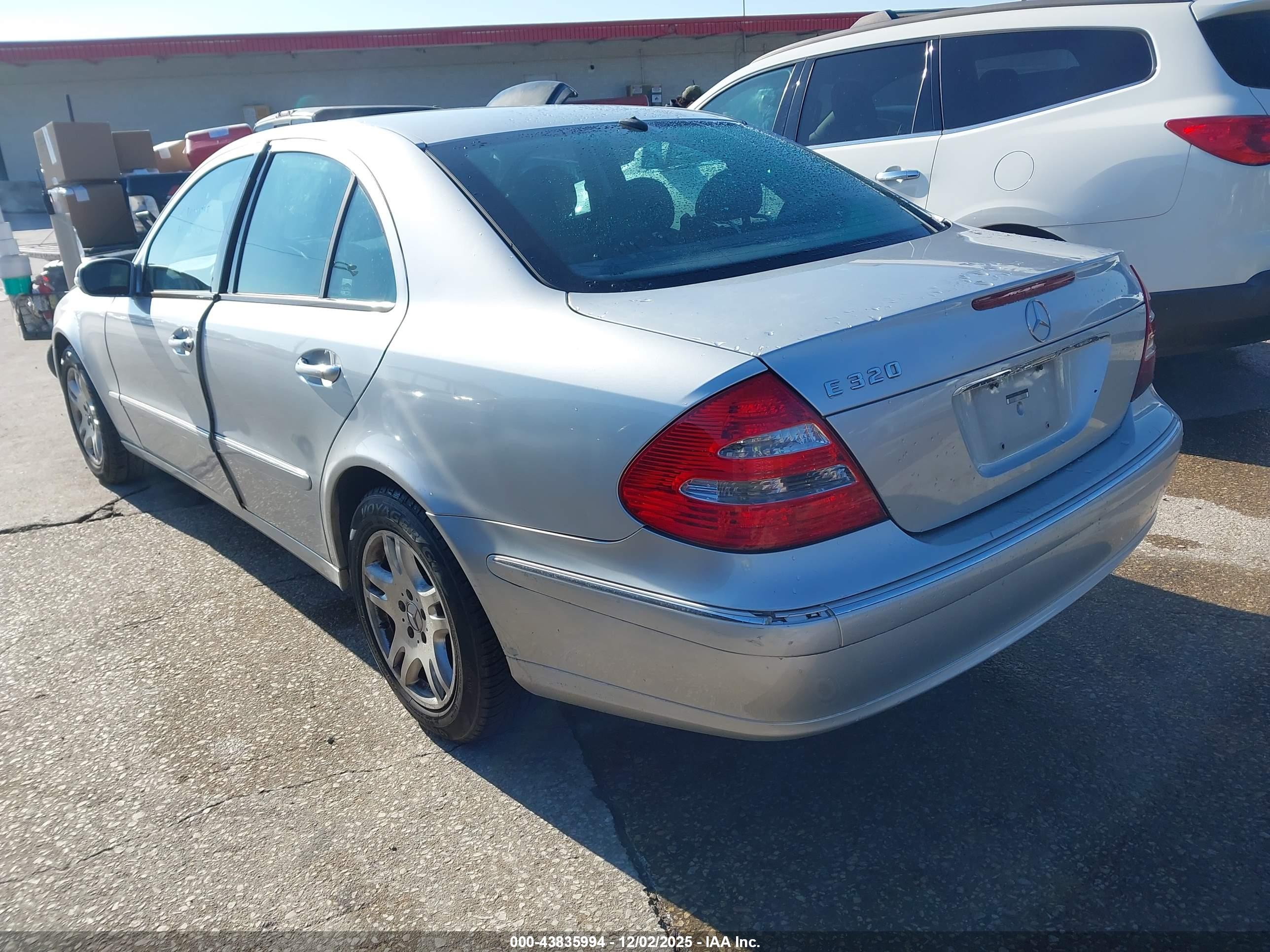 MERCEDES-BENZ E image 3