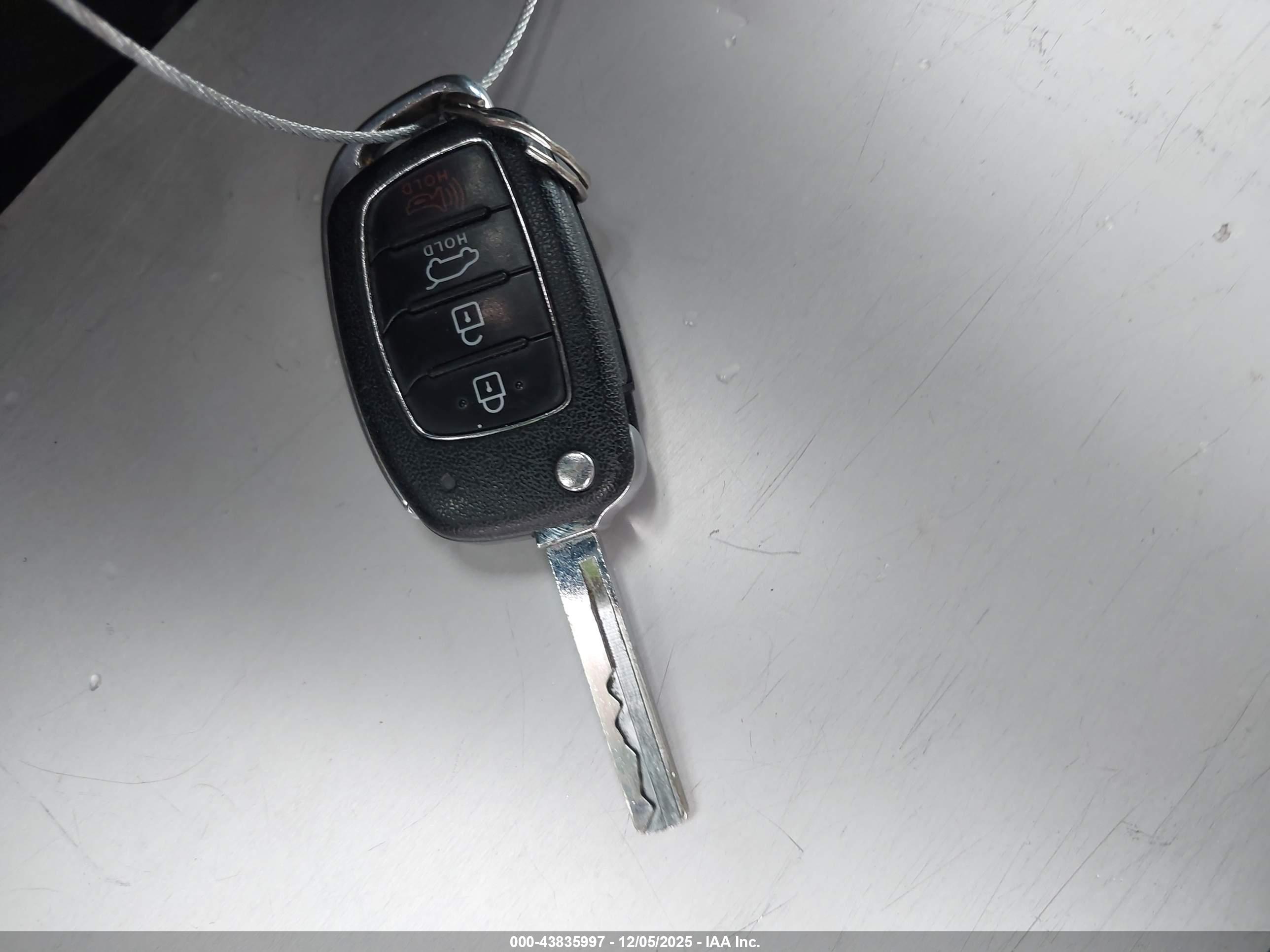 HYUNDAI SANTA image 11