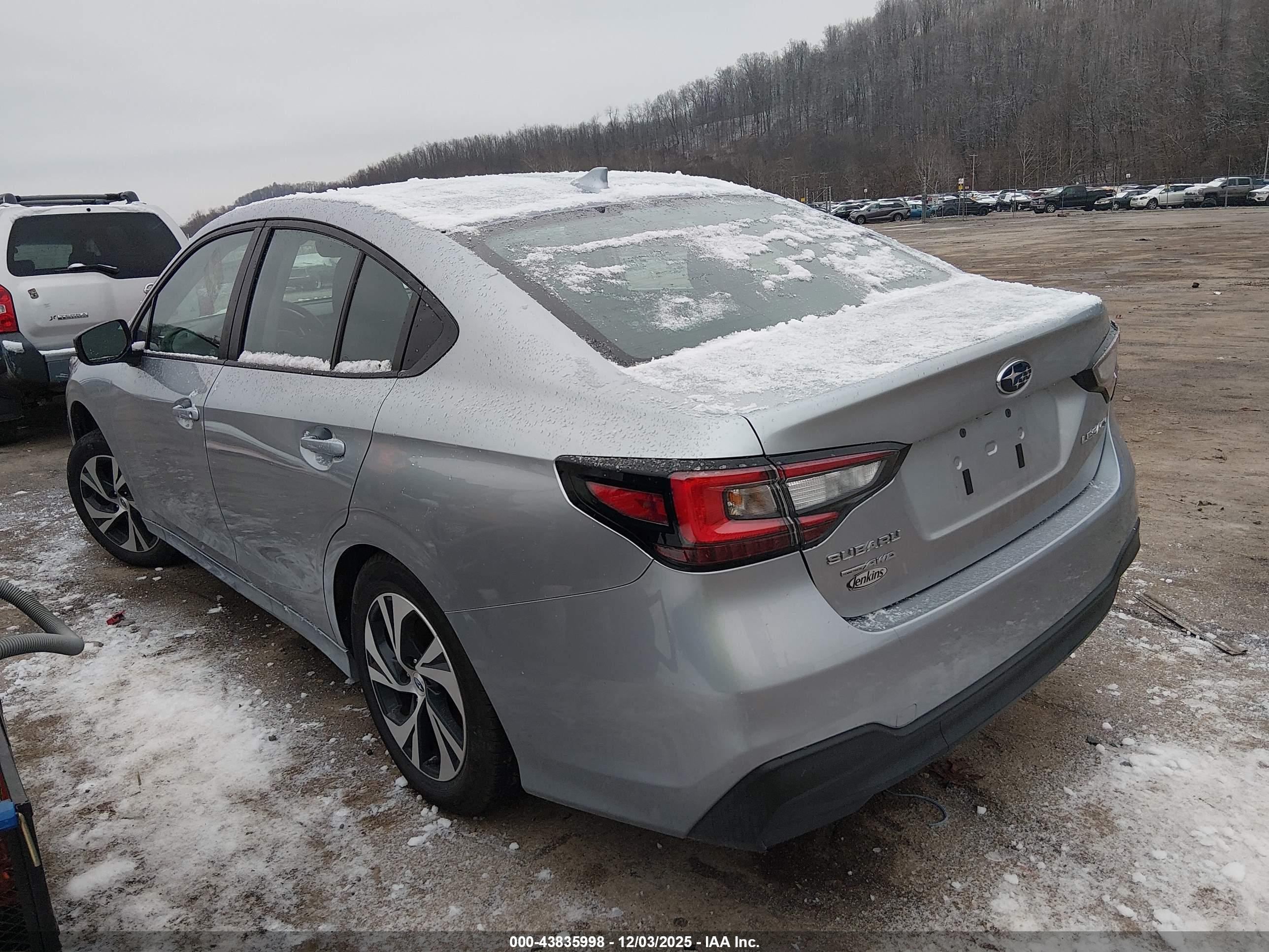 SUBARU LEGACY image 3