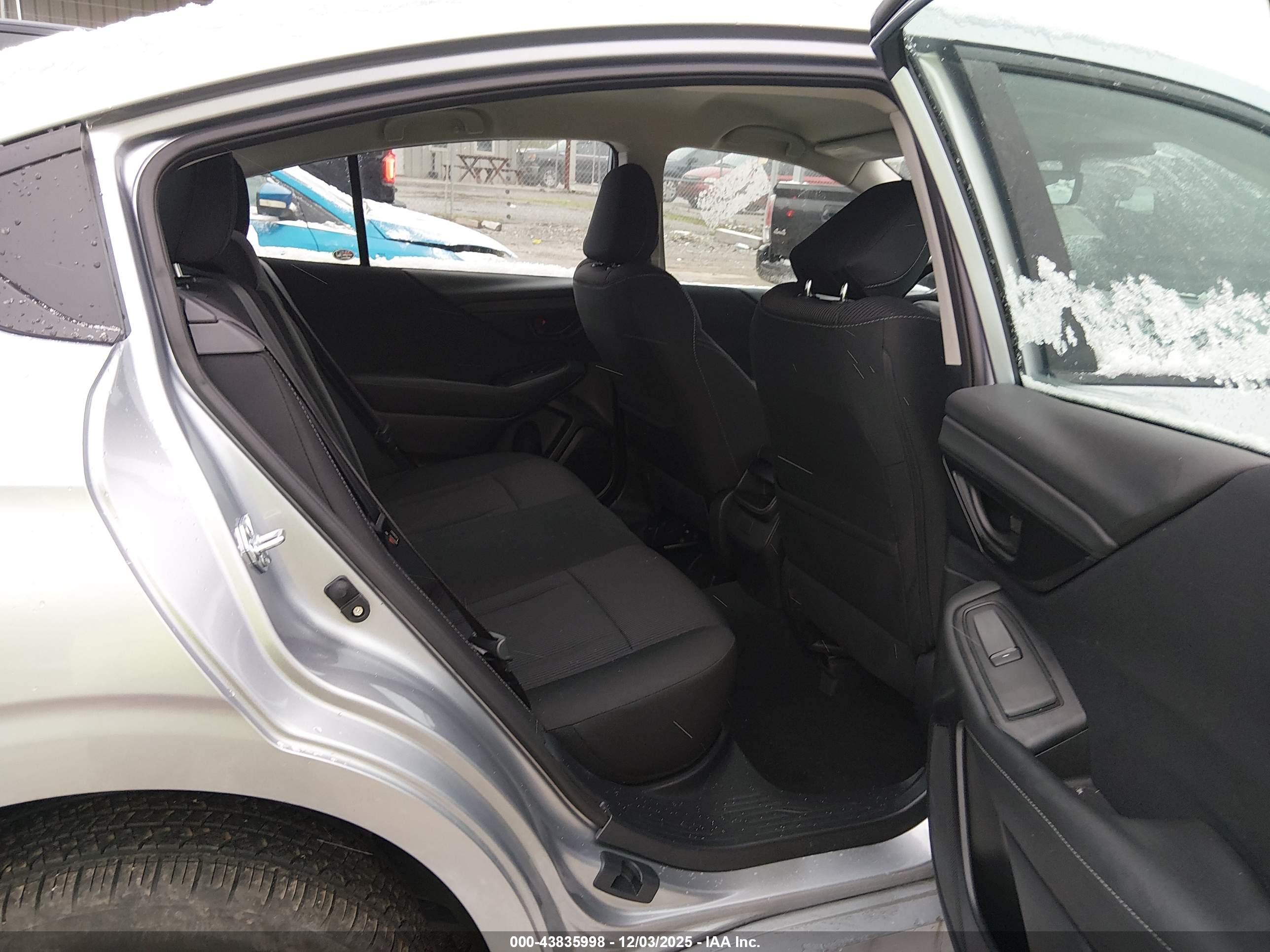 SUBARU LEGACY image 8