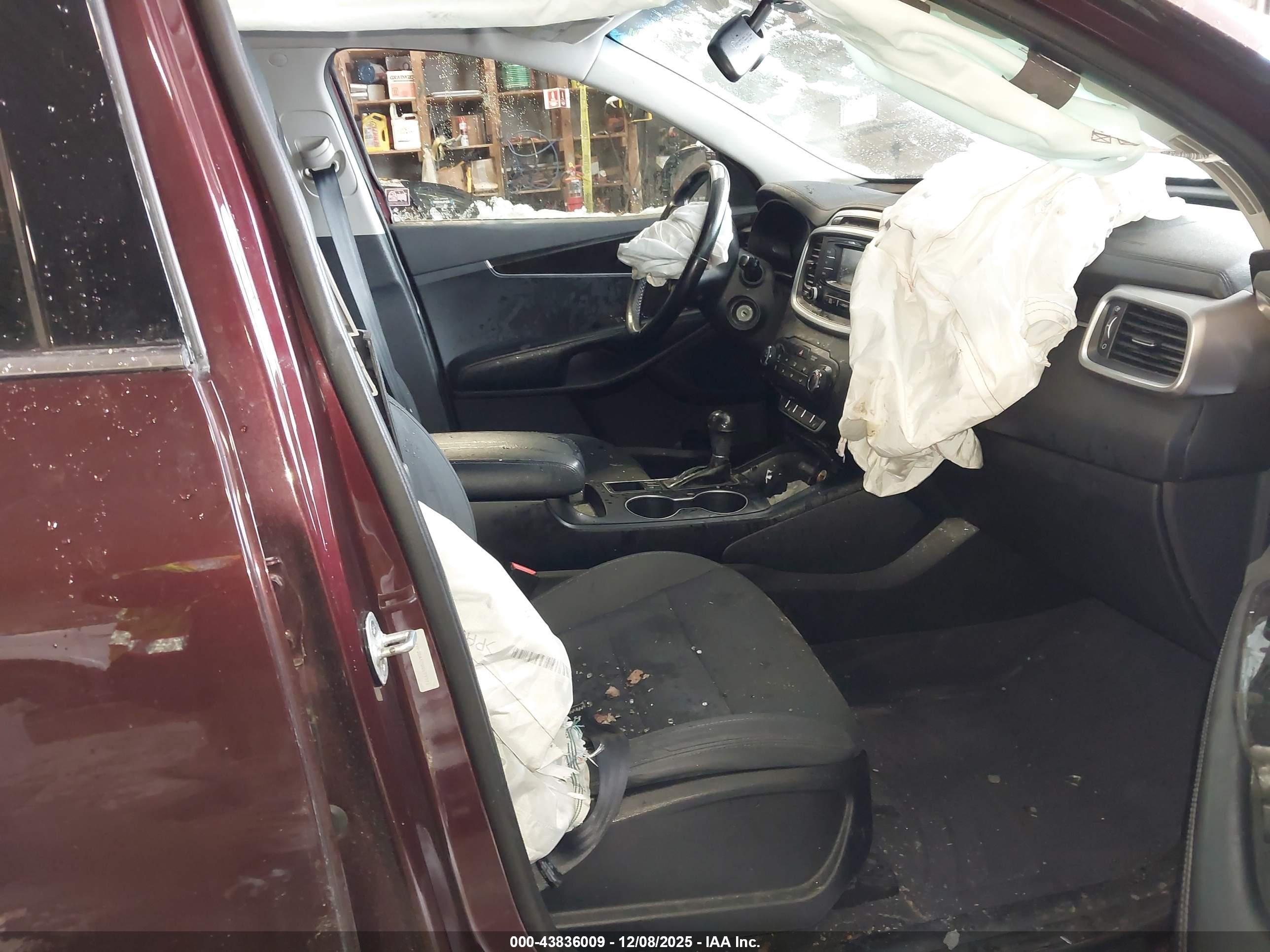 KIA SORENTO image 5