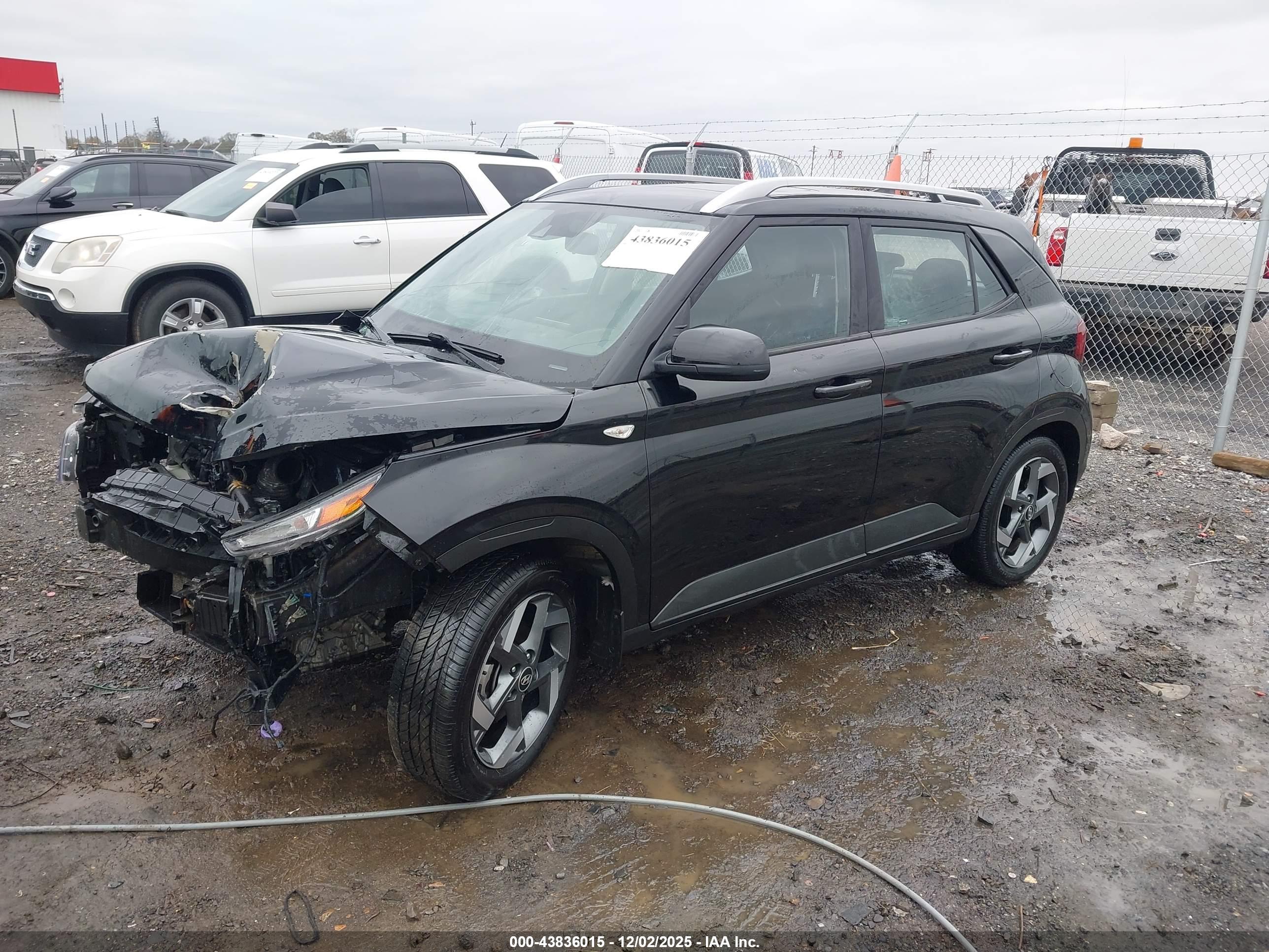 HYUNDAI VENUE image 2