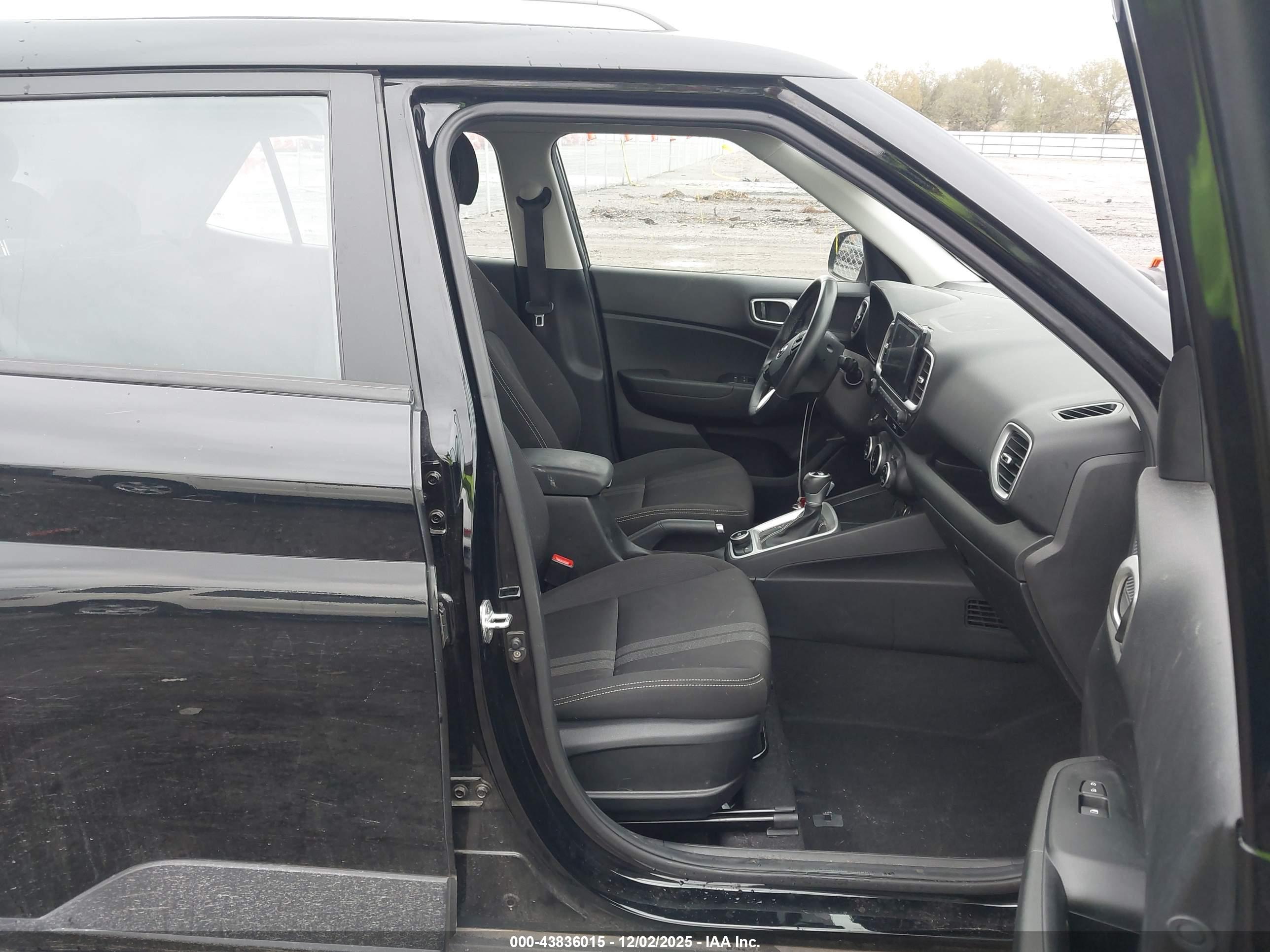 HYUNDAI VENUE image 5