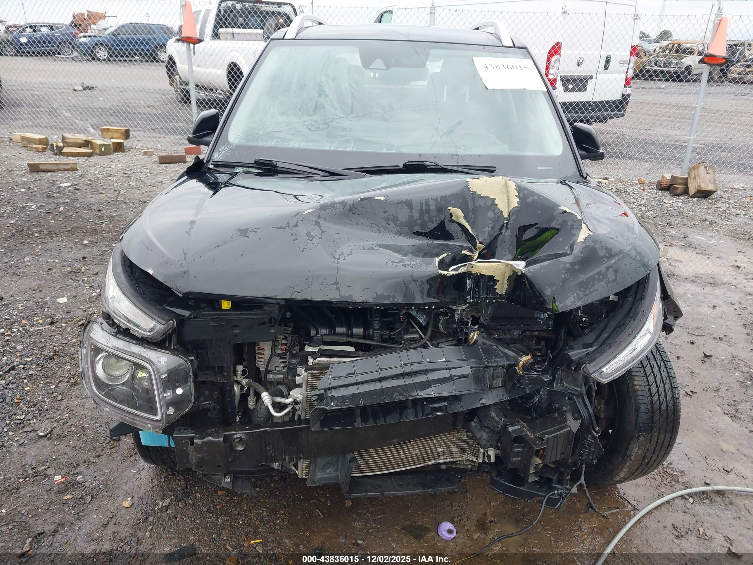 HYUNDAI VENUE image 6
