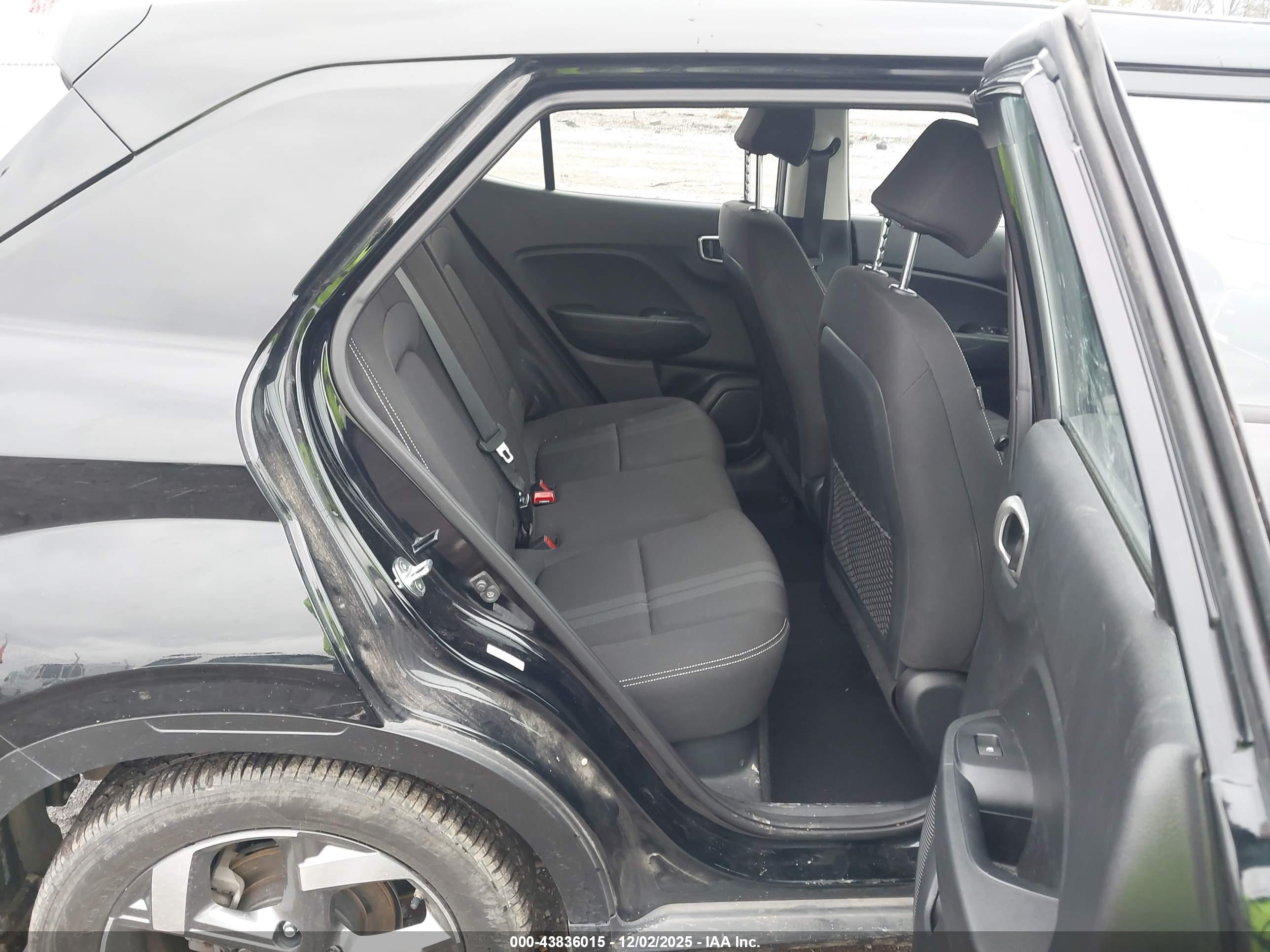 HYUNDAI VENUE image 8