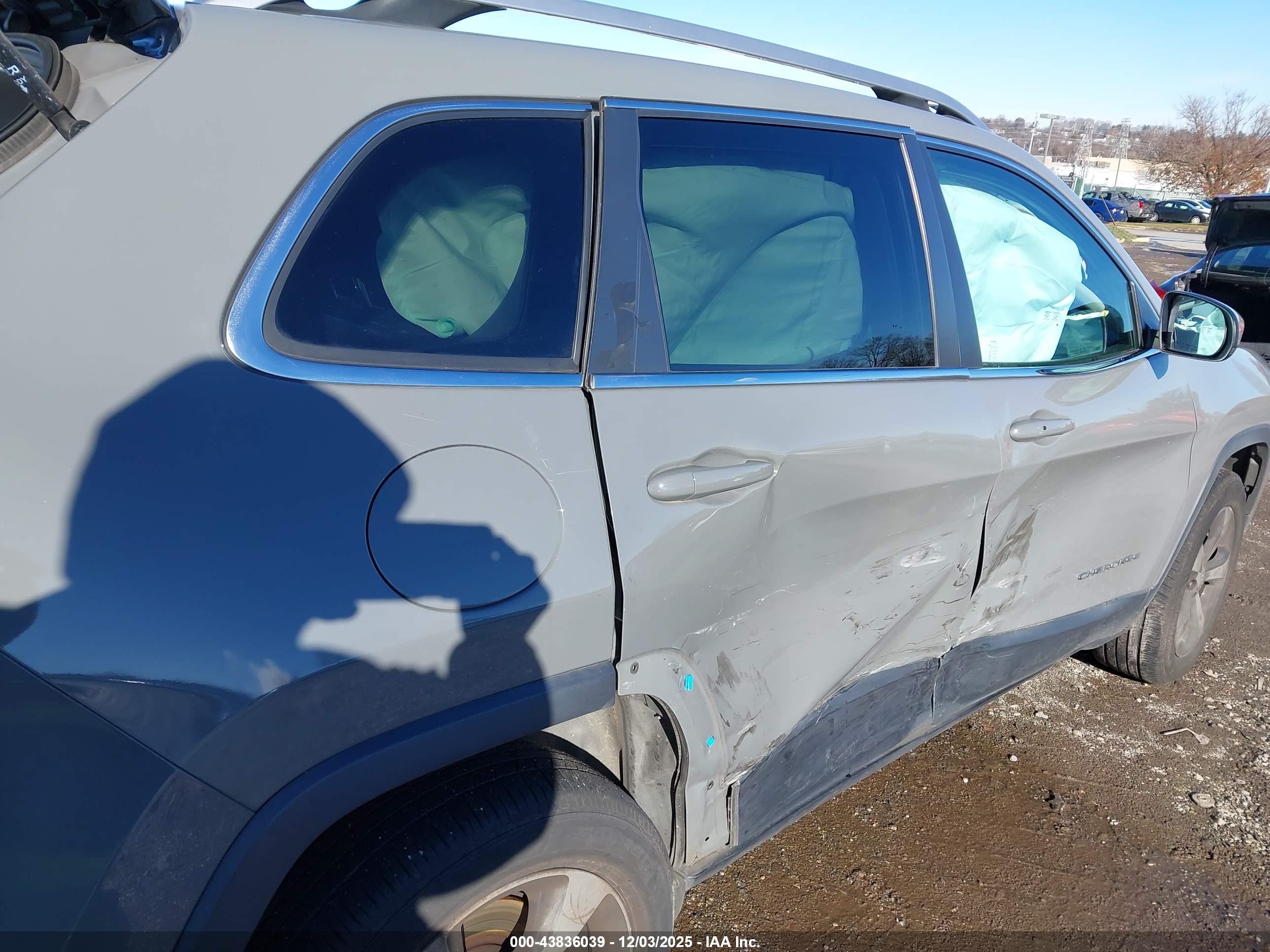 JEEP CHEROKEE image 6