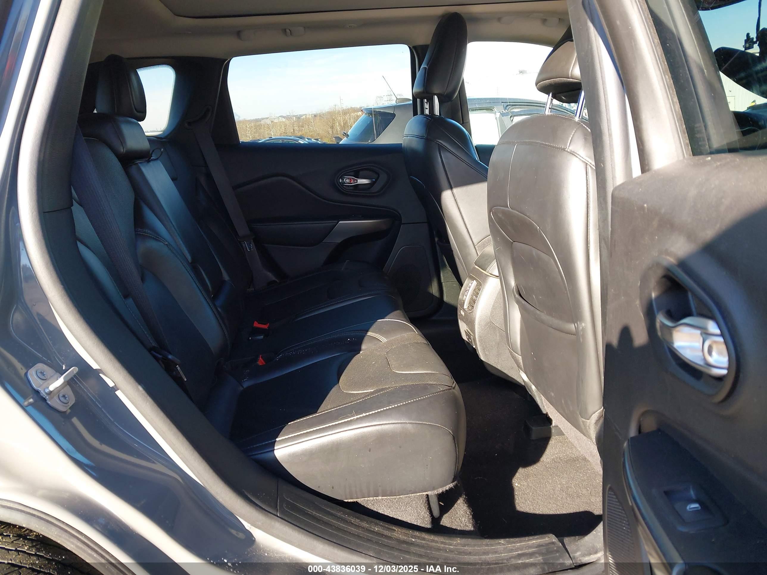 JEEP CHEROKEE image 8