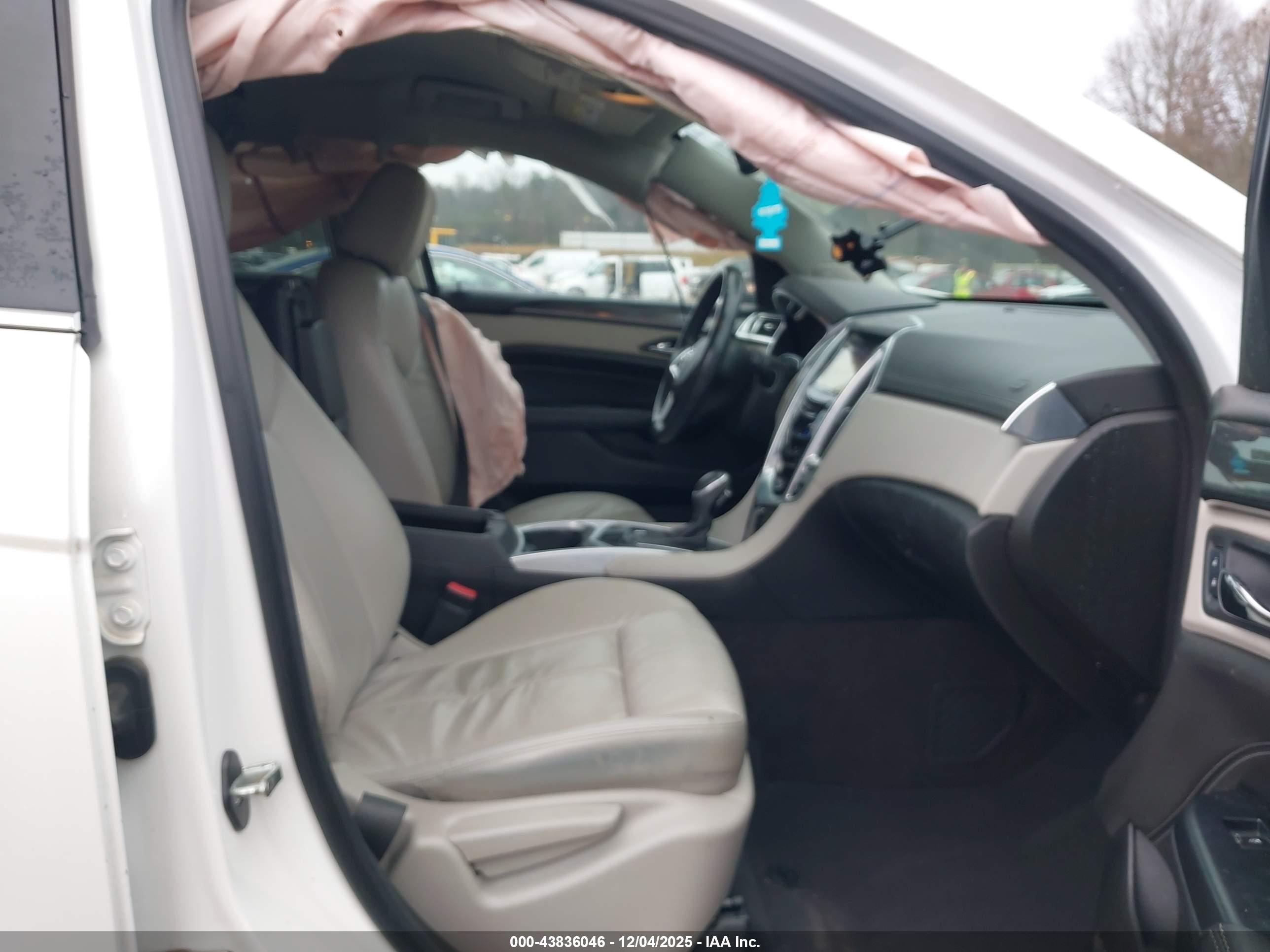 CADILLAC SRX image 5