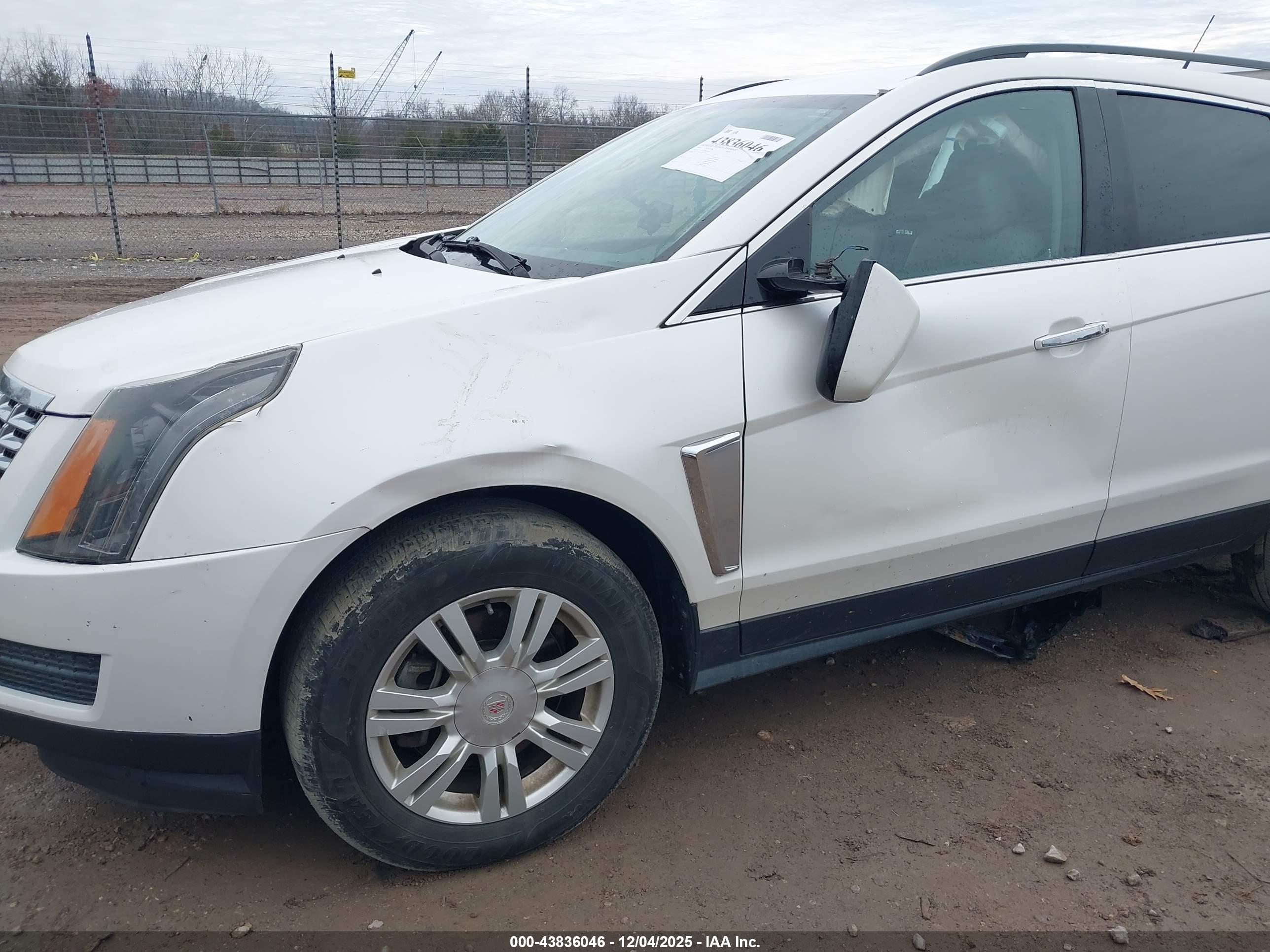 CADILLAC SRX image 6