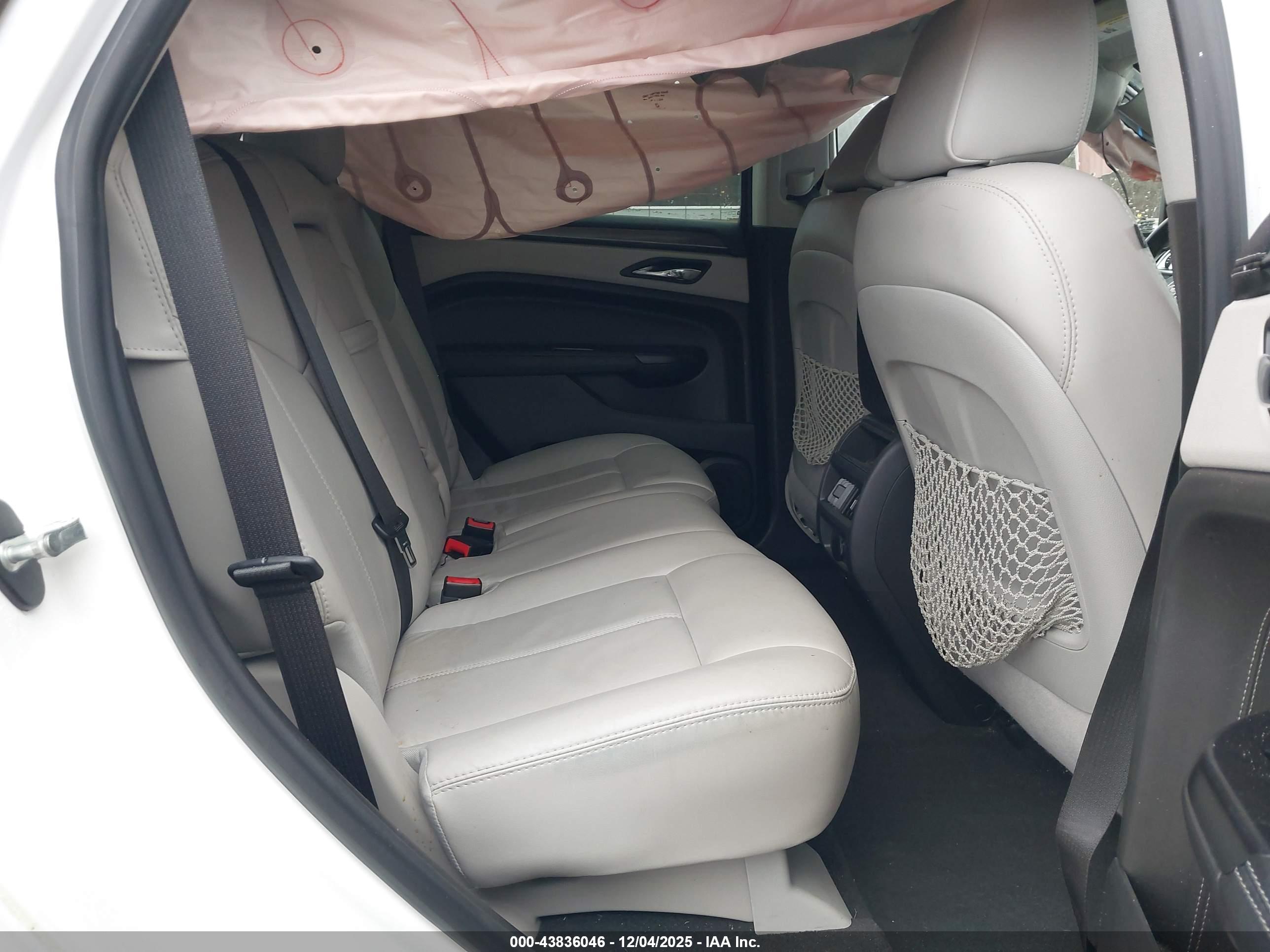 CADILLAC SRX image 8