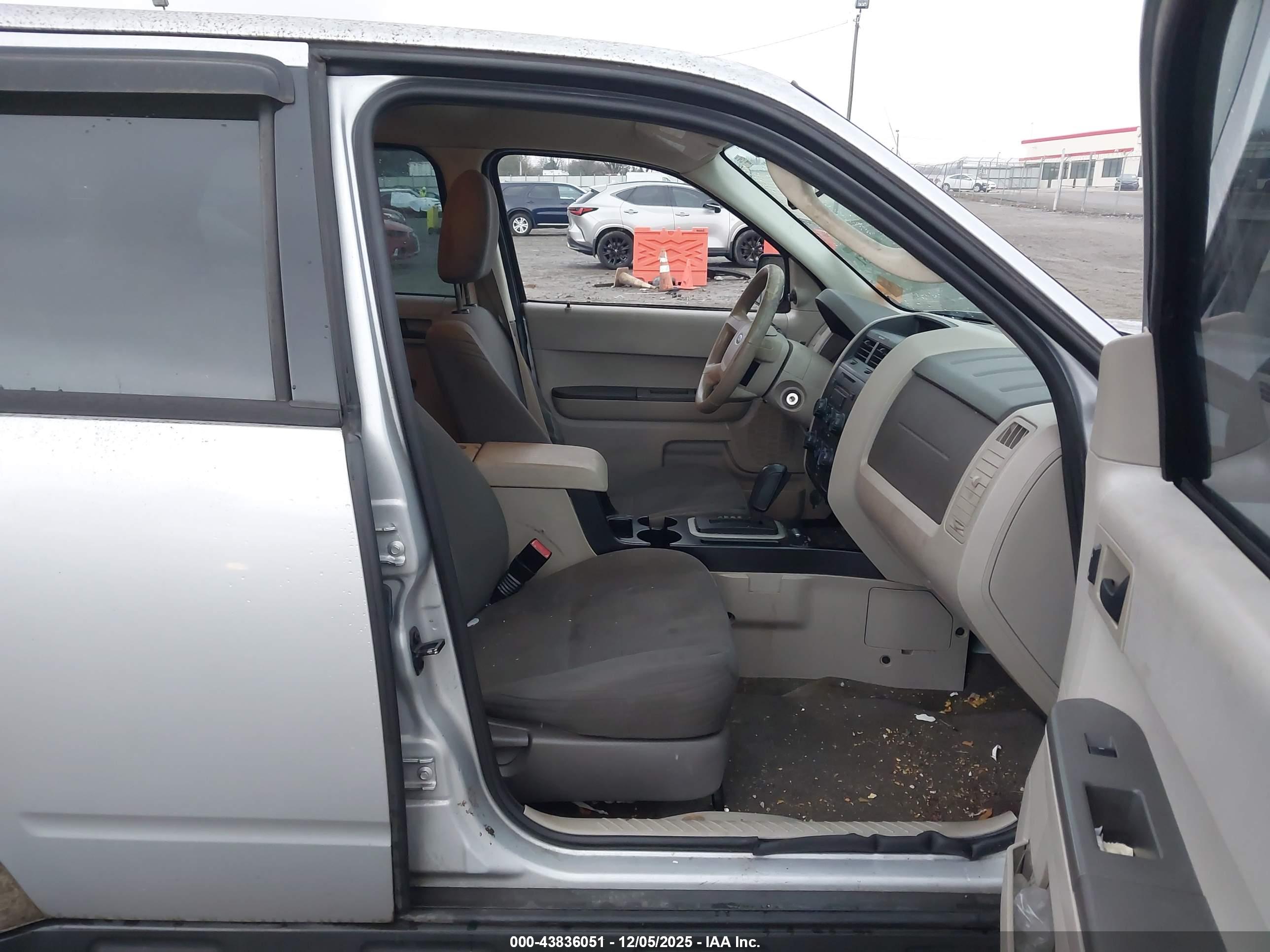 FORD ESCAPE image 5