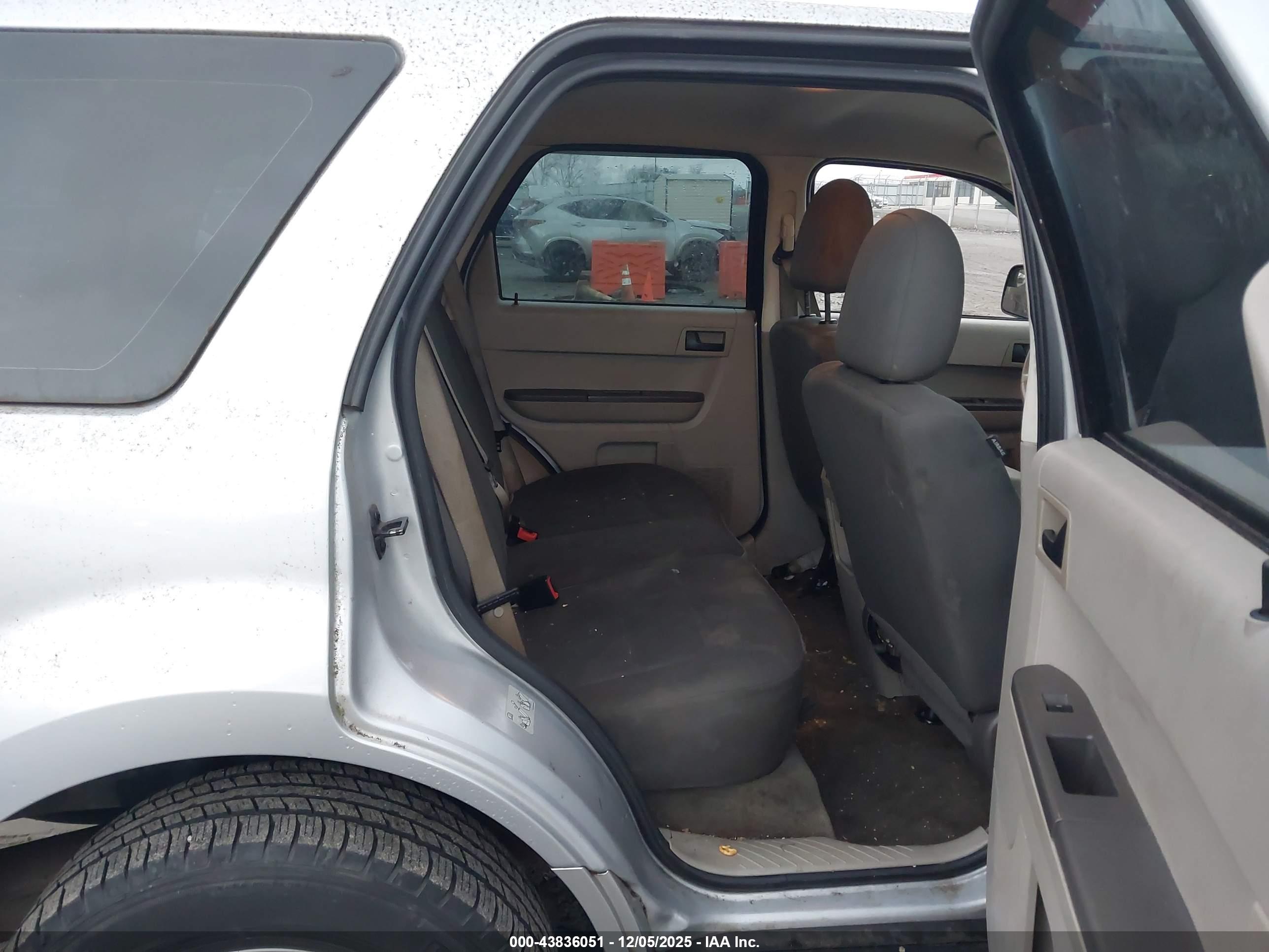FORD ESCAPE image 8