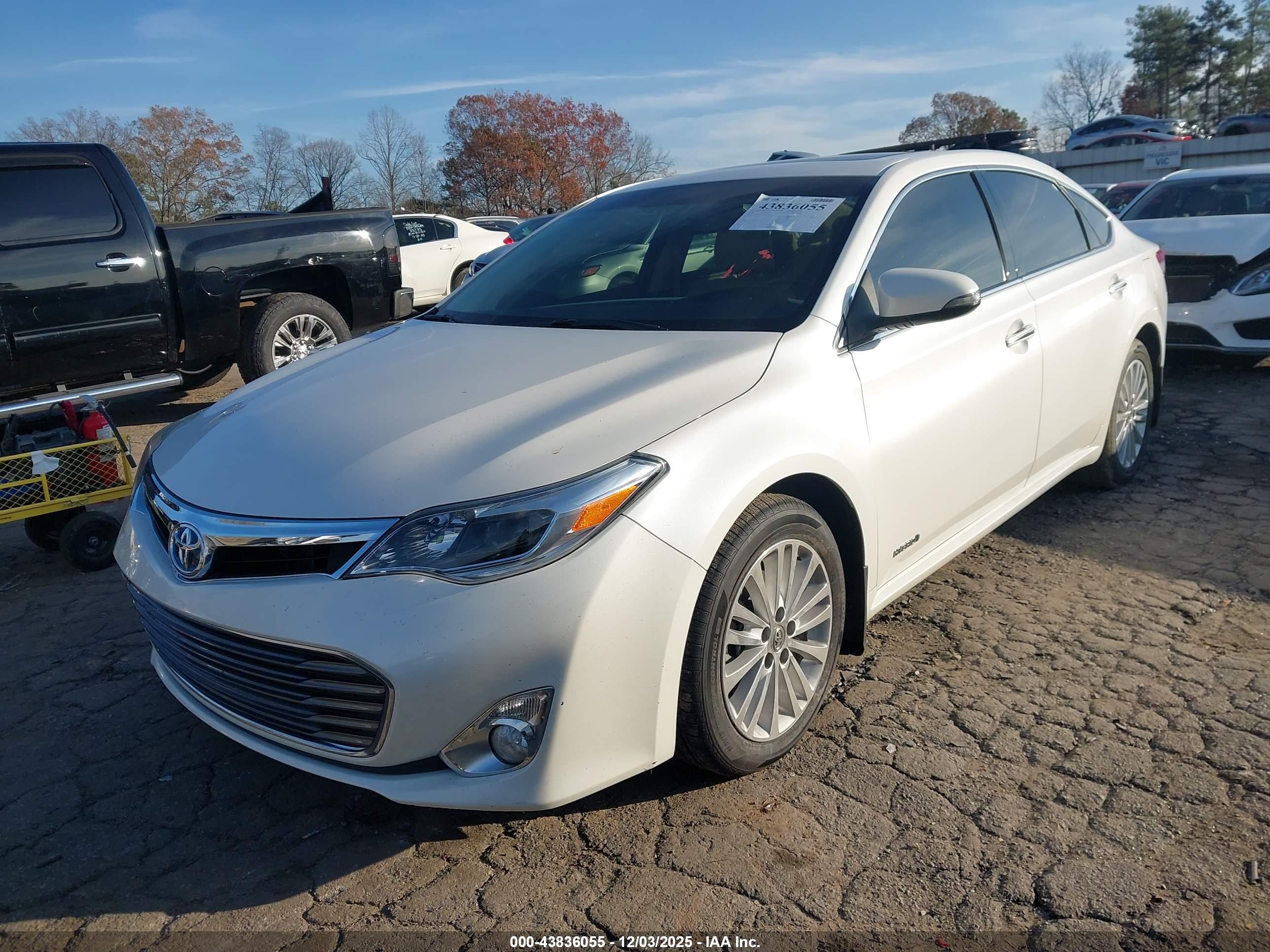 TOYOTA AVALON image 2
