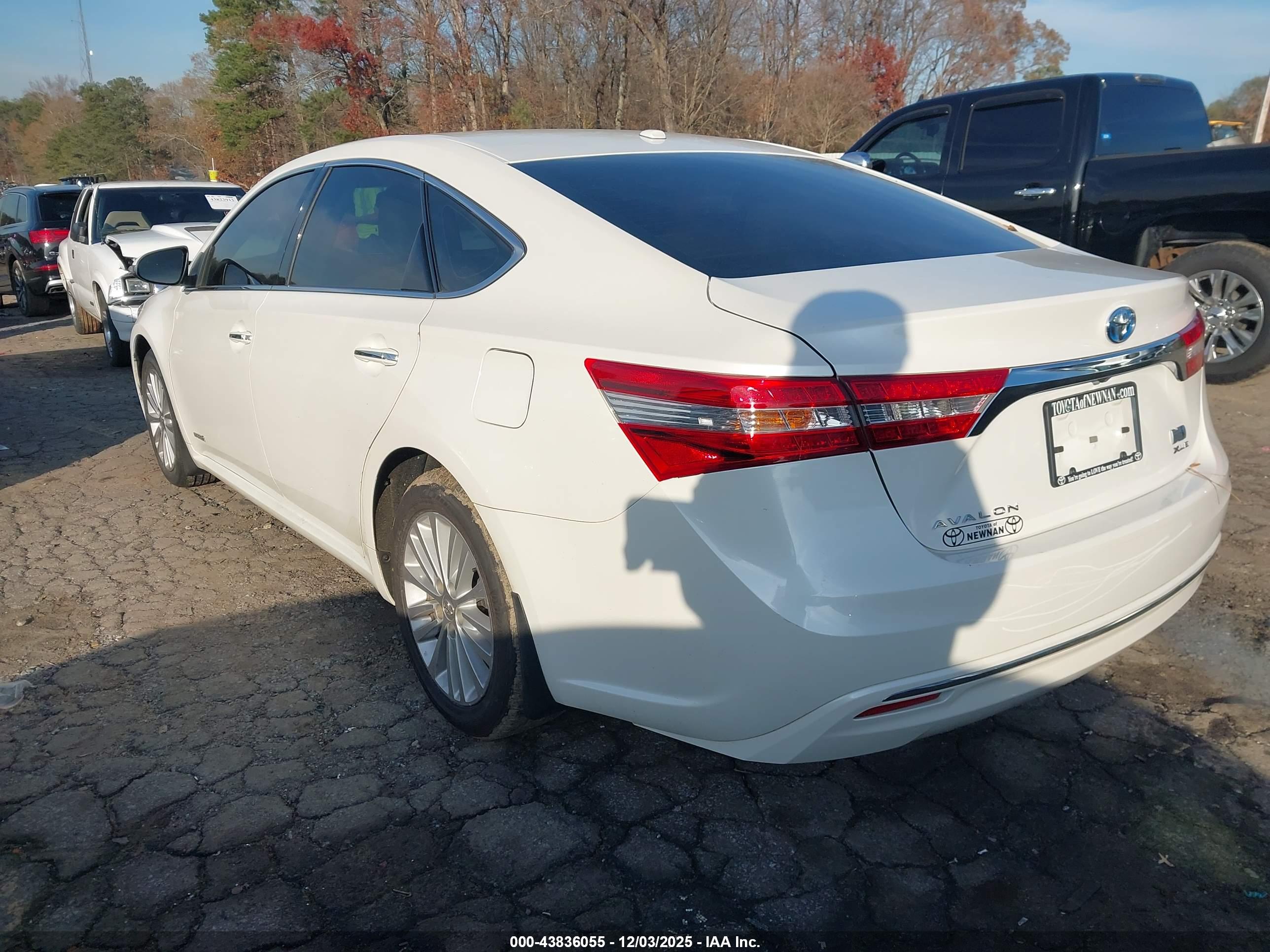 TOYOTA AVALON image 3