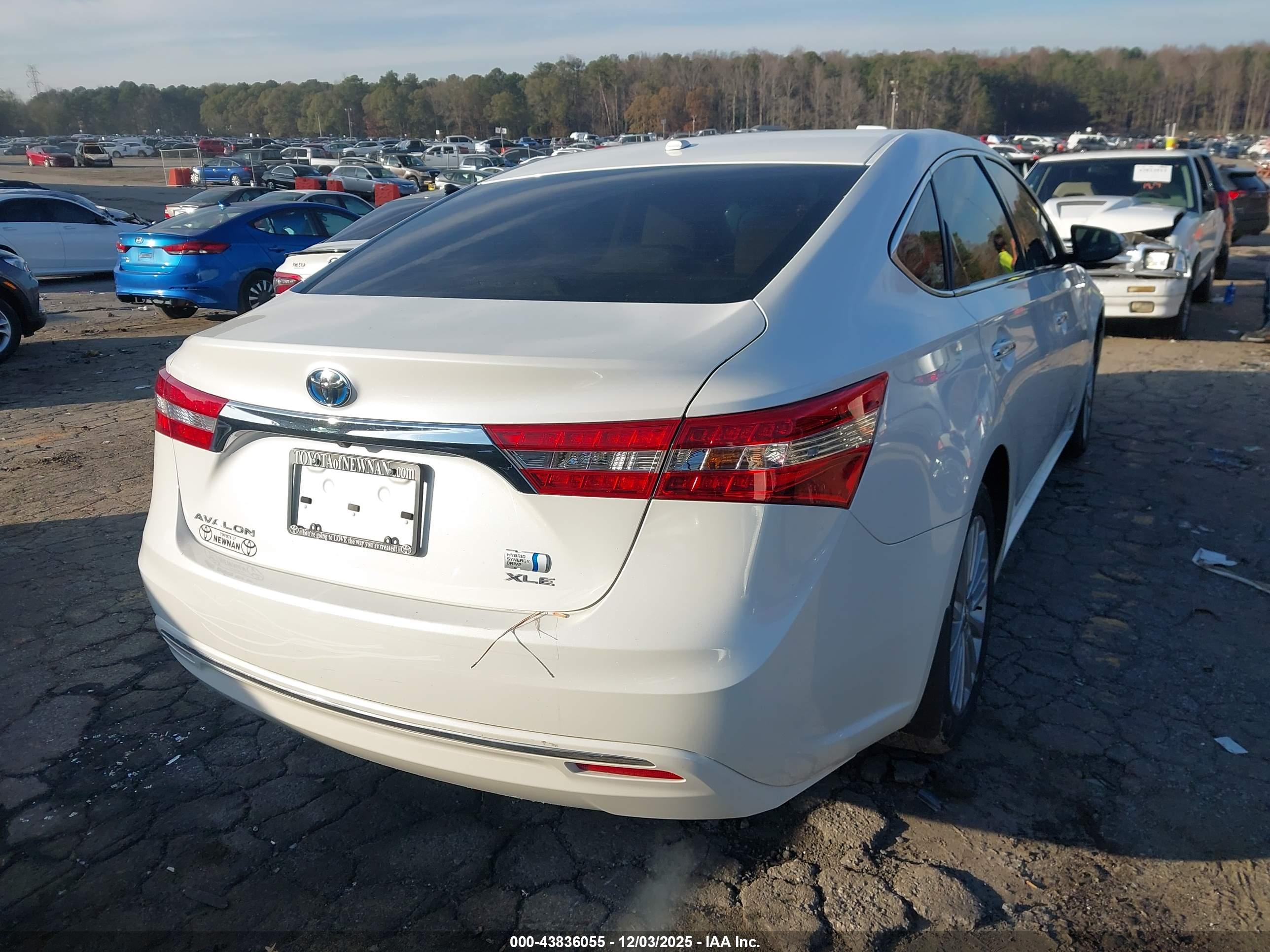 TOYOTA AVALON image 4