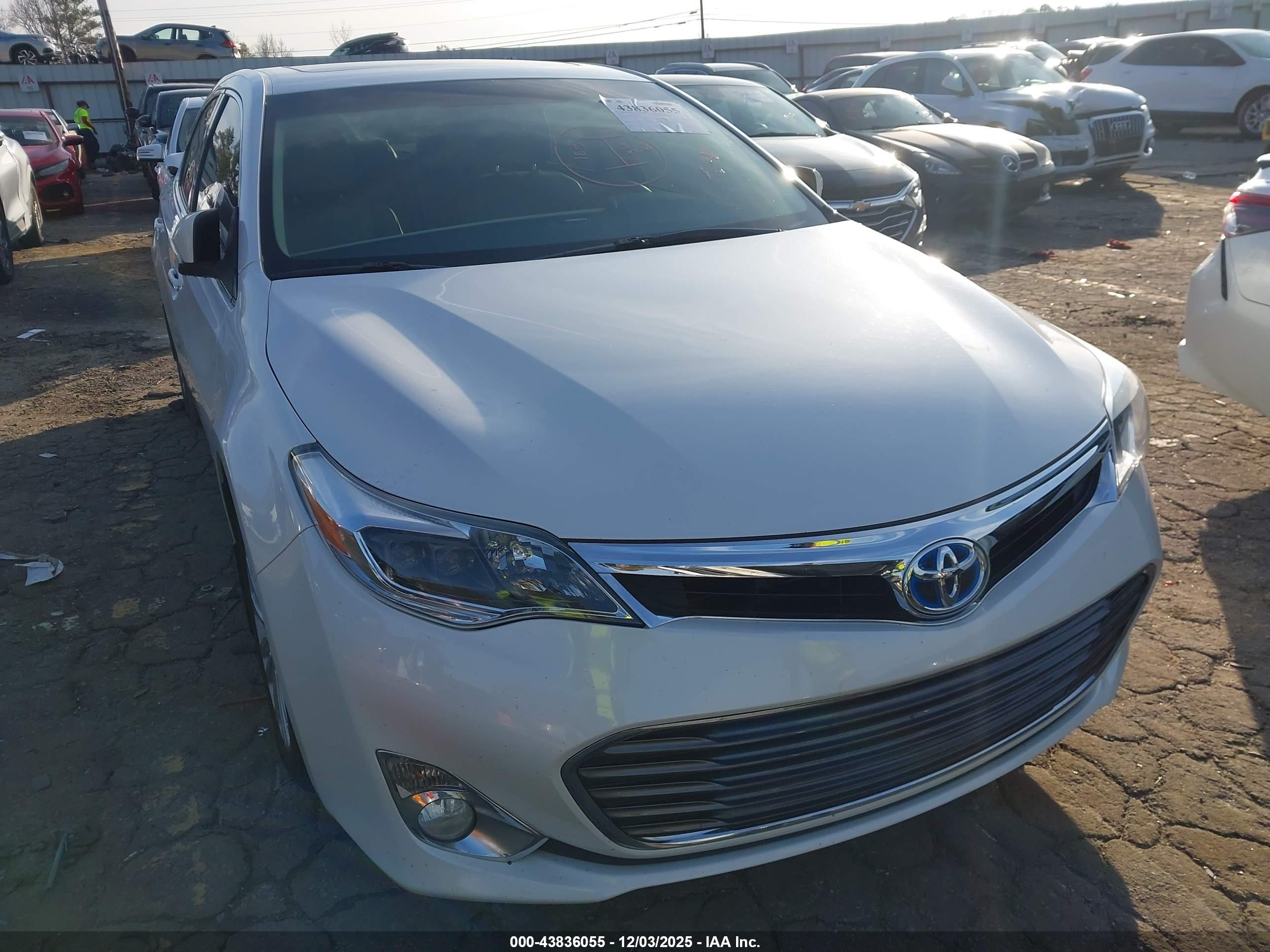 TOYOTA AVALON image 6