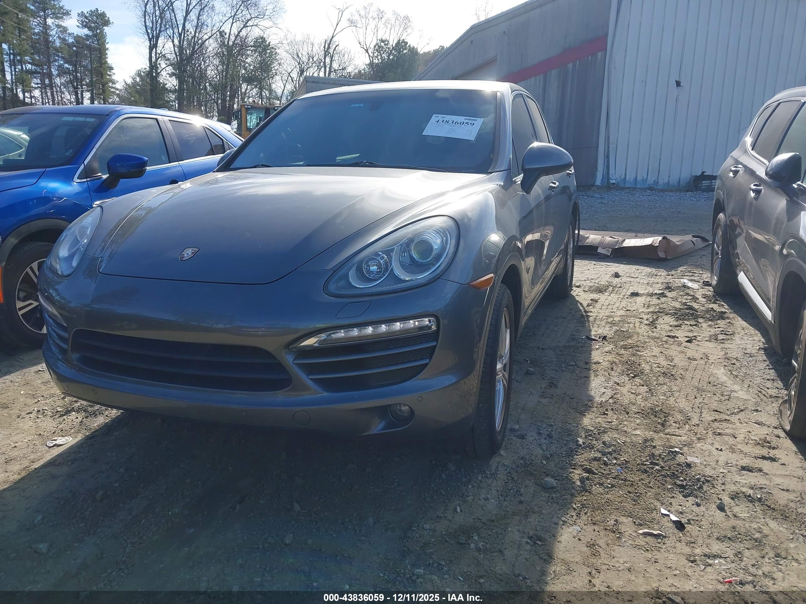 PORSCHE CAYENNE image 2