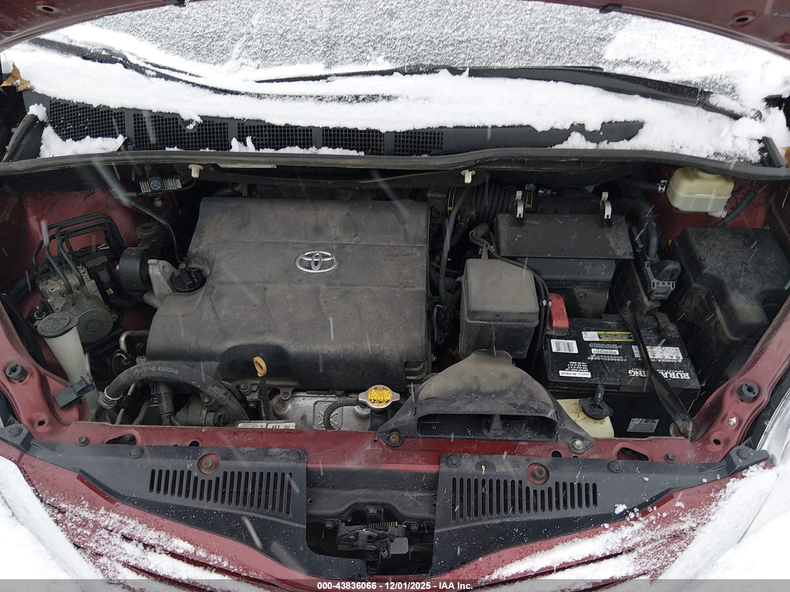 TOYOTA SIENNA image 10