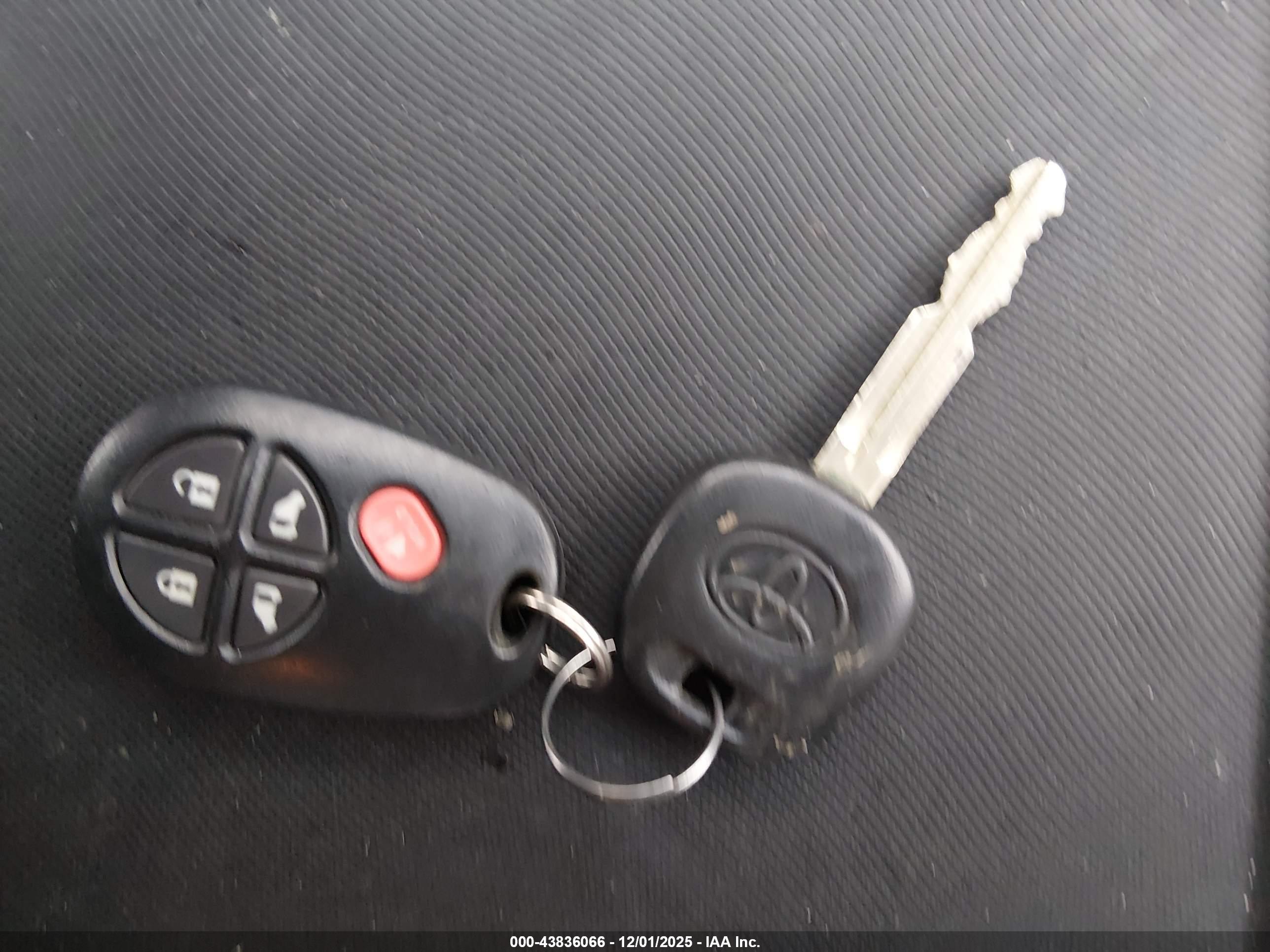 TOYOTA SIENNA image 11