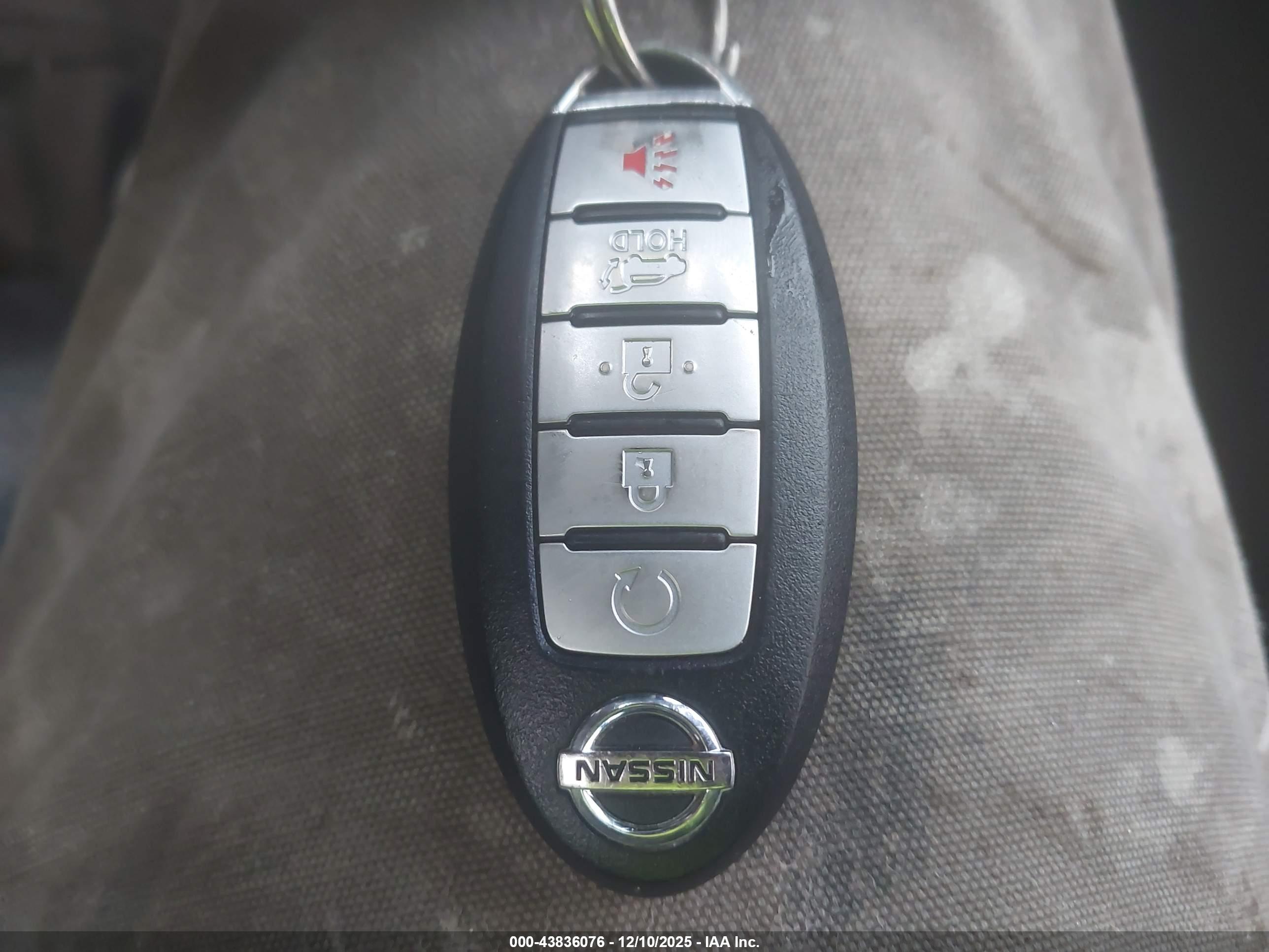 NISSAN ROGUE image 11