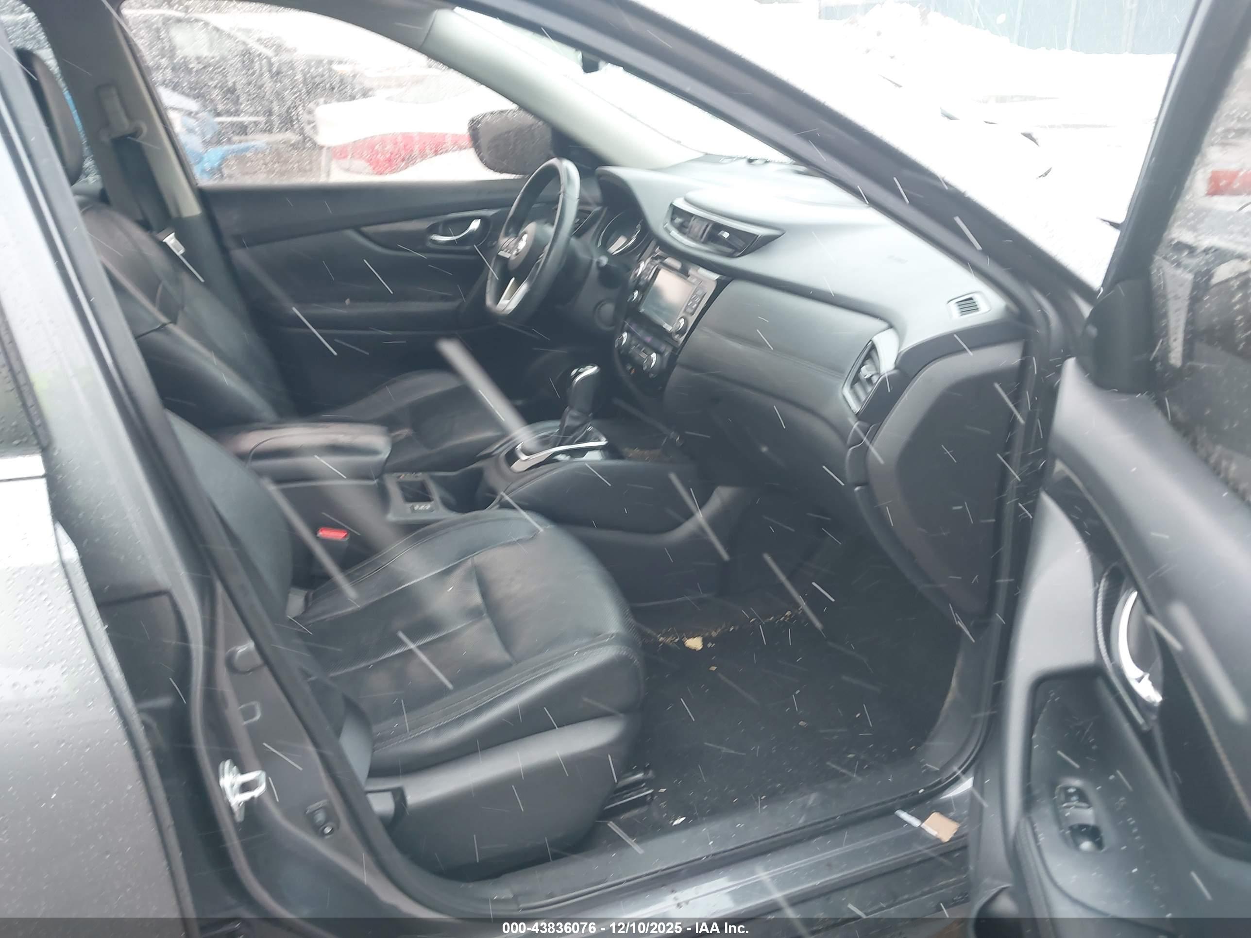 NISSAN ROGUE image 5