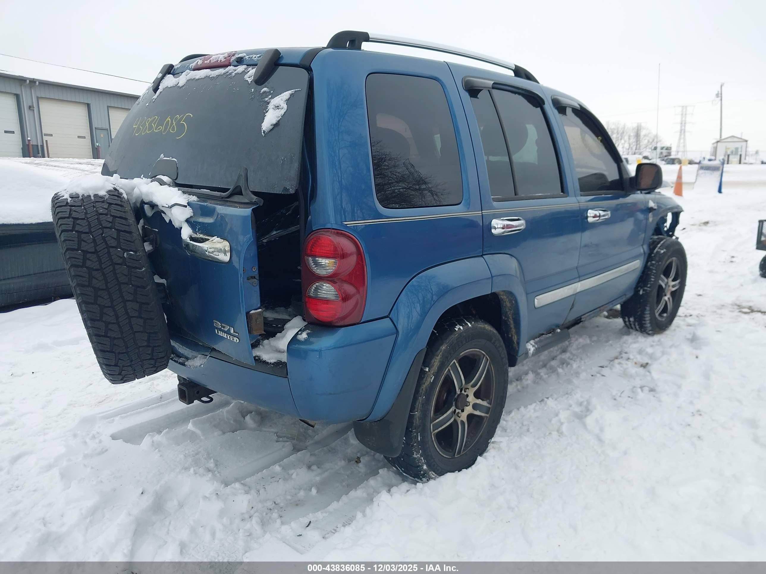 JEEP LIBERTY image 4