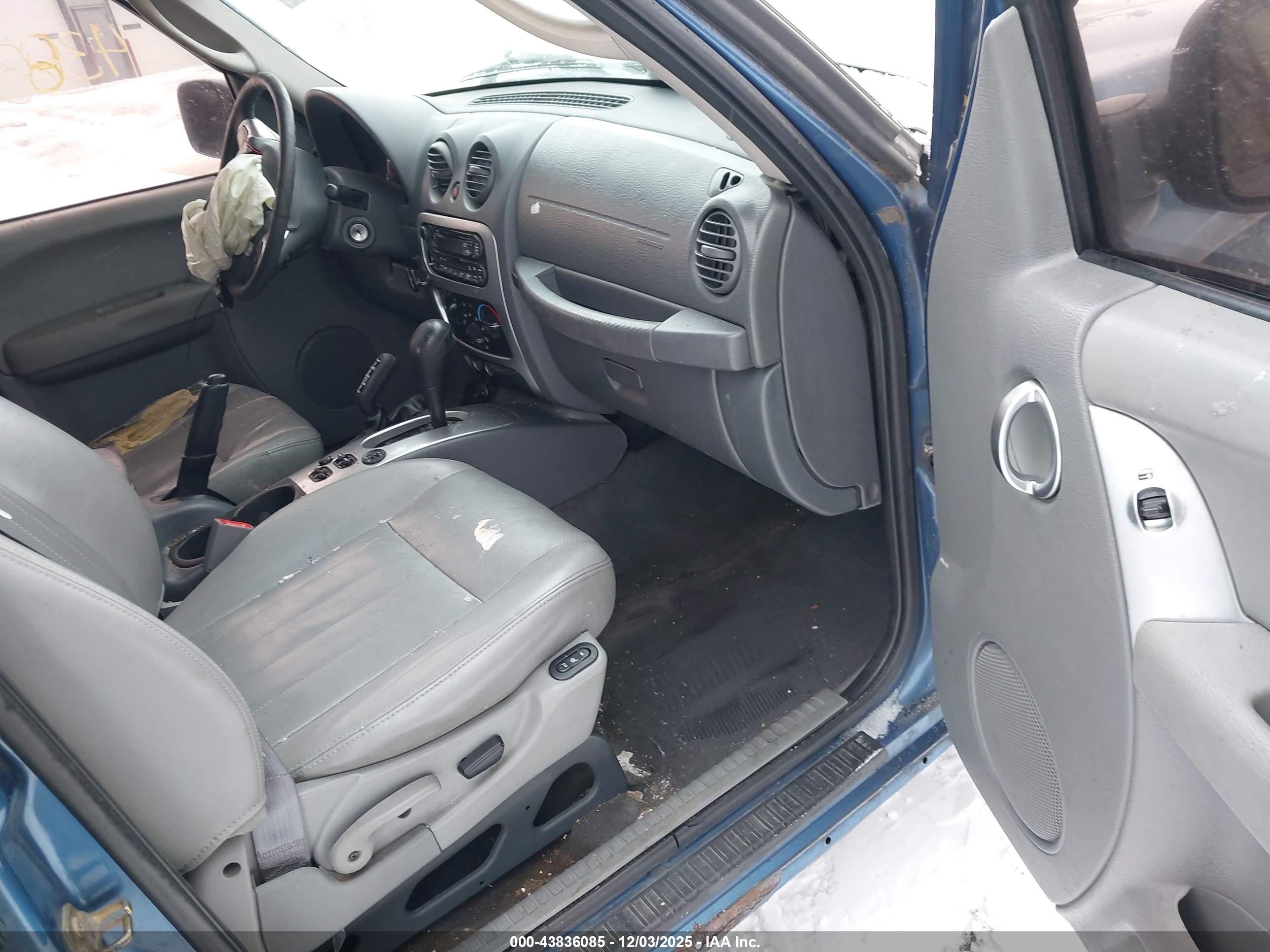 JEEP LIBERTY image 5