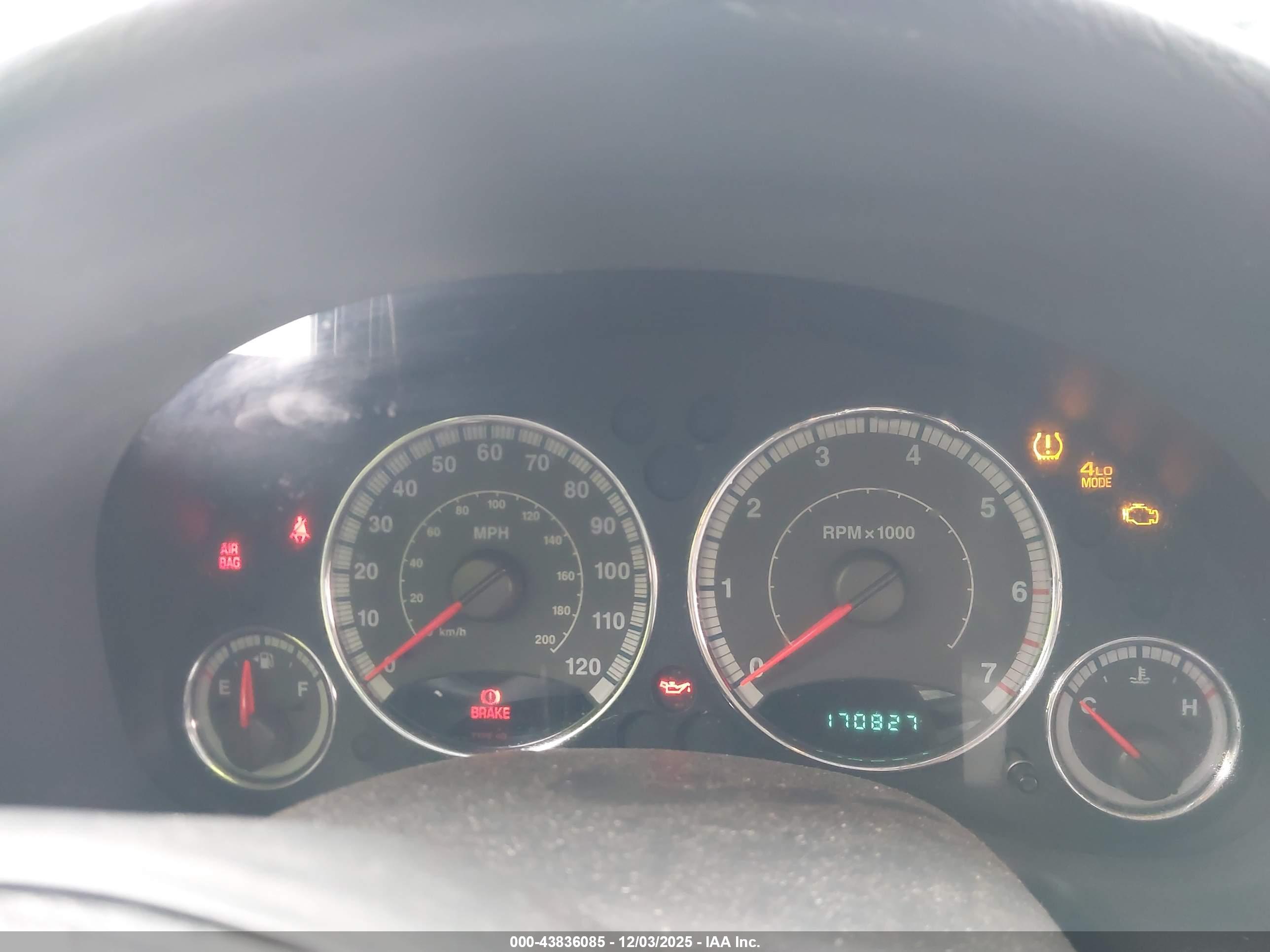 JEEP LIBERTY image 7